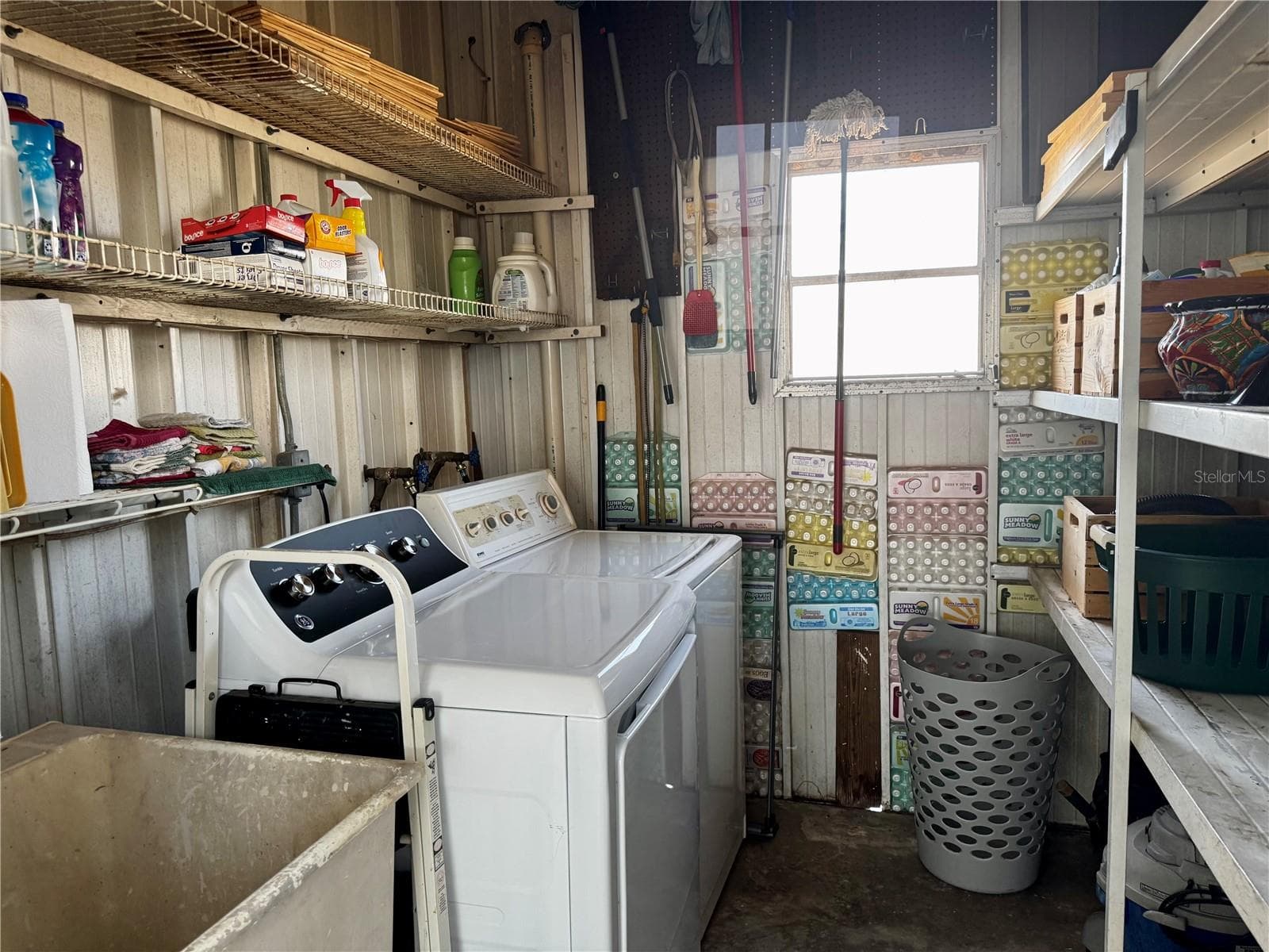 Outdoor laundry room/storage - 5619 BAYSHORE RD #120, PALMETTO