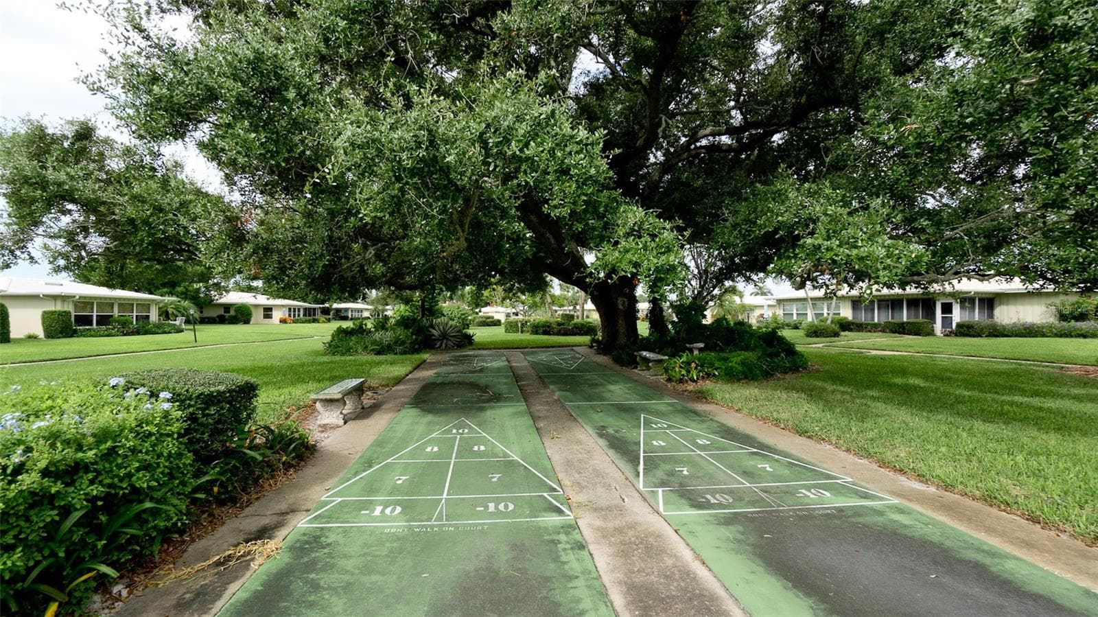 Shuffle board courts out back within your cluster - 7110 11TH AVE W, BRADENTON