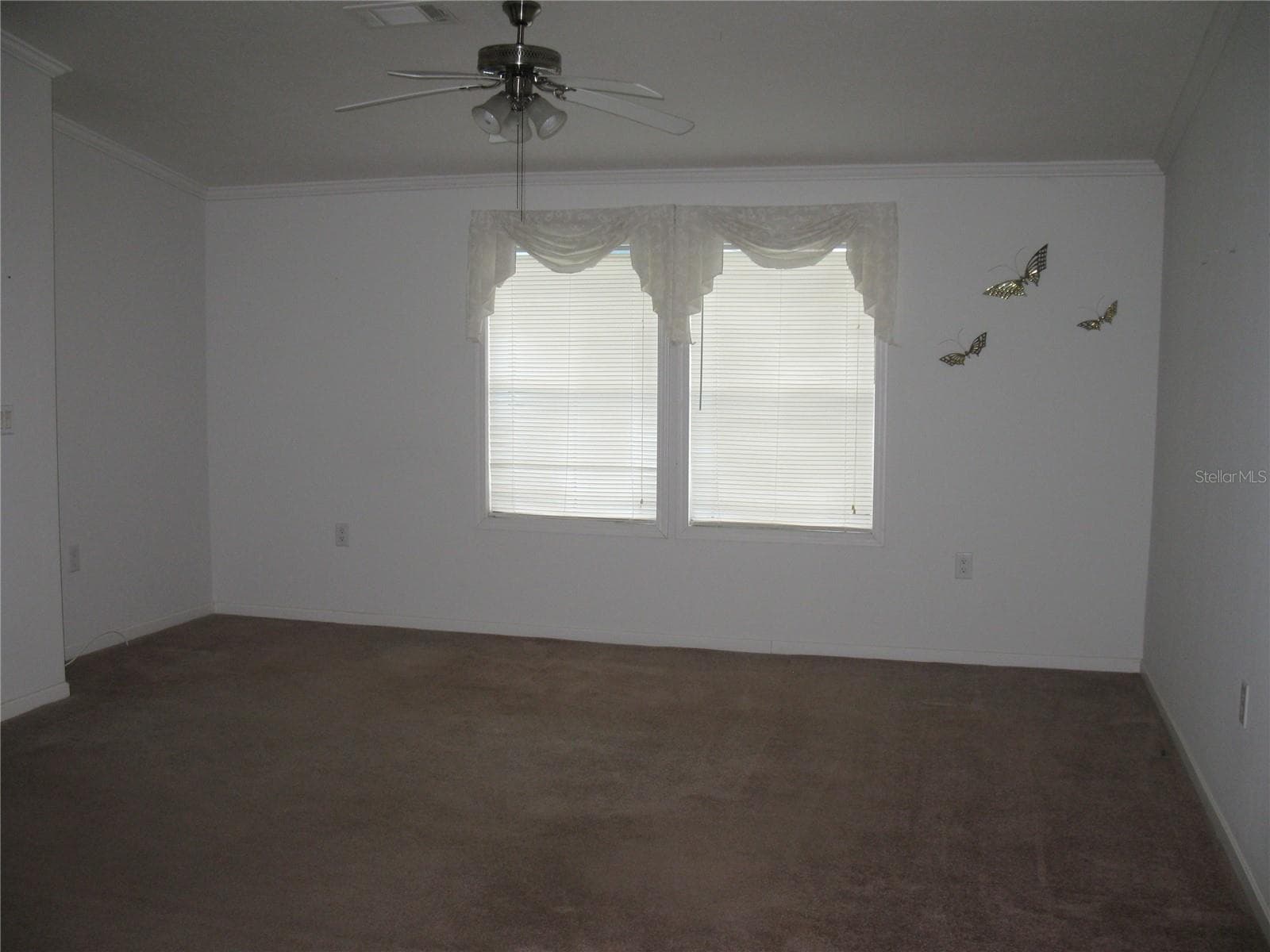large livingroom - 212 YORK COTTAGE DR, HAINES CITY