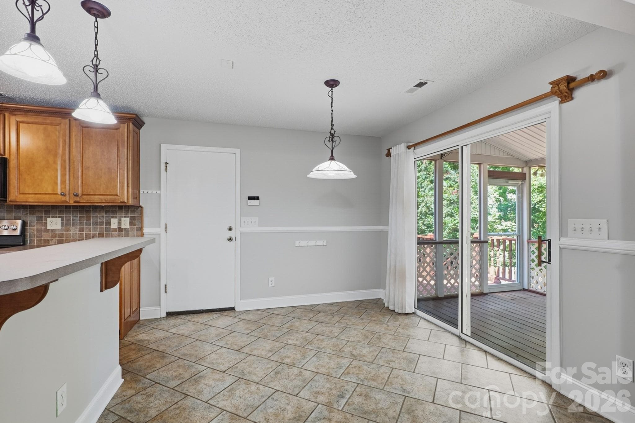Single Family Residence at 9406 Golden Pond Drive, Huntersville, photo 9 of 37