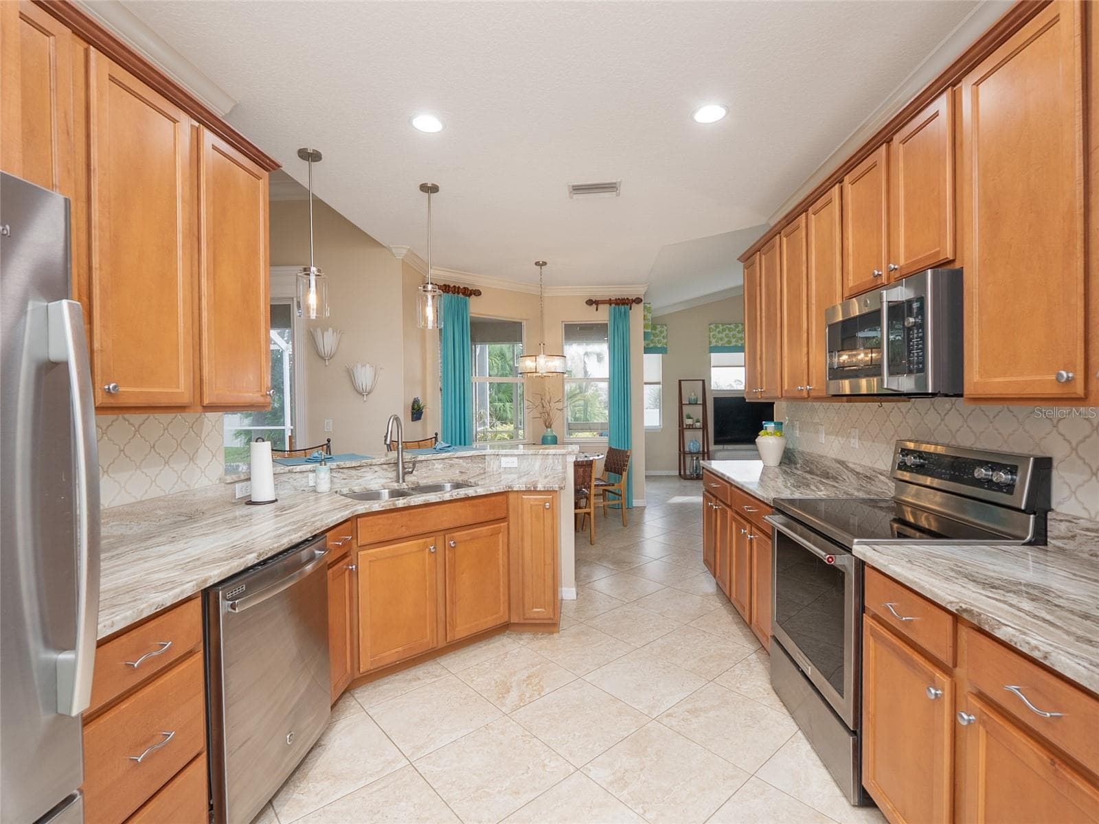 Single Family Residence at 872 CLEAR LAKE DR, ENGLEWOOD, photo 17 of 62