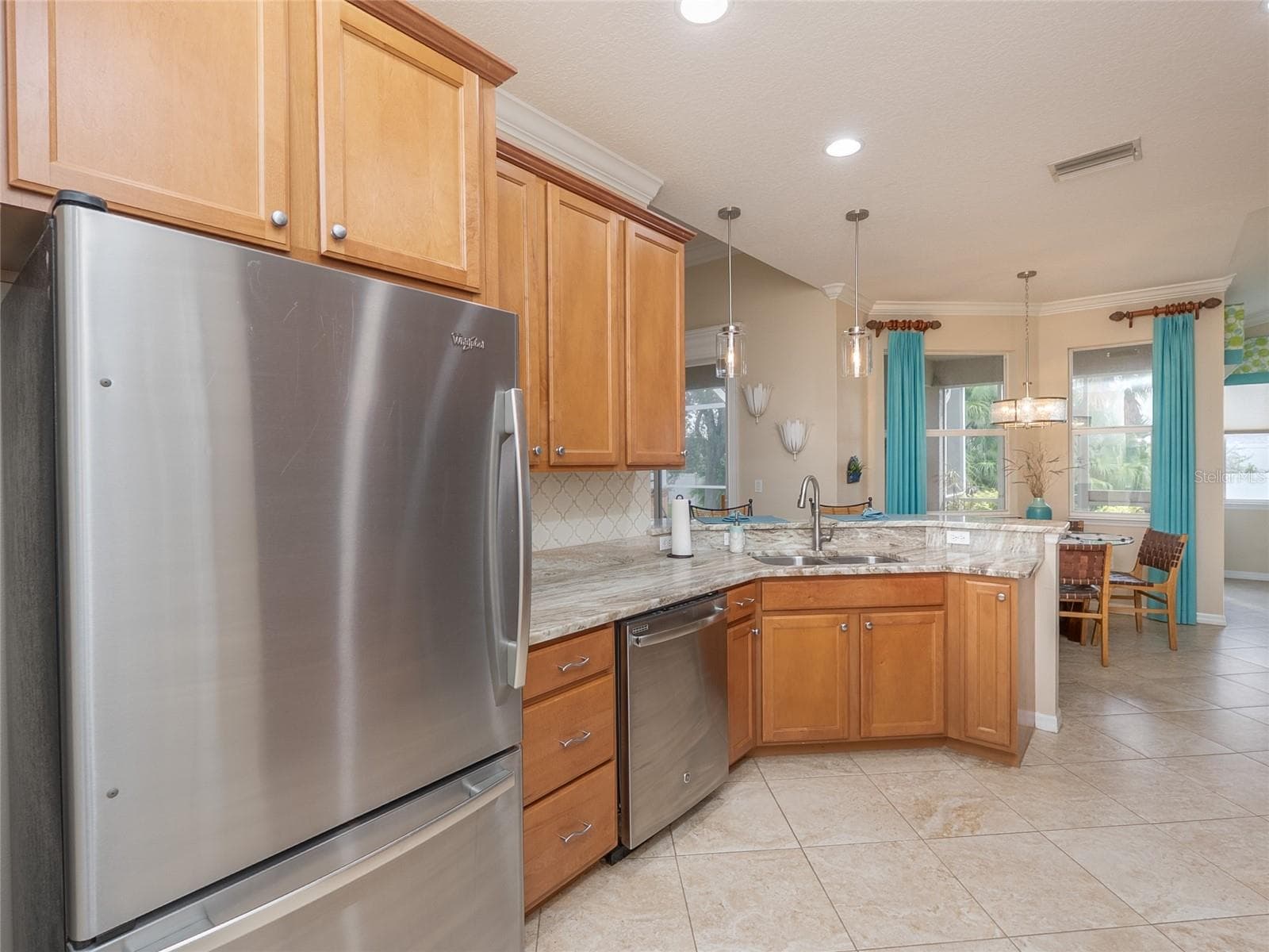 Single Family Residence at 872 CLEAR LAKE DR, ENGLEWOOD, photo 18 of 62