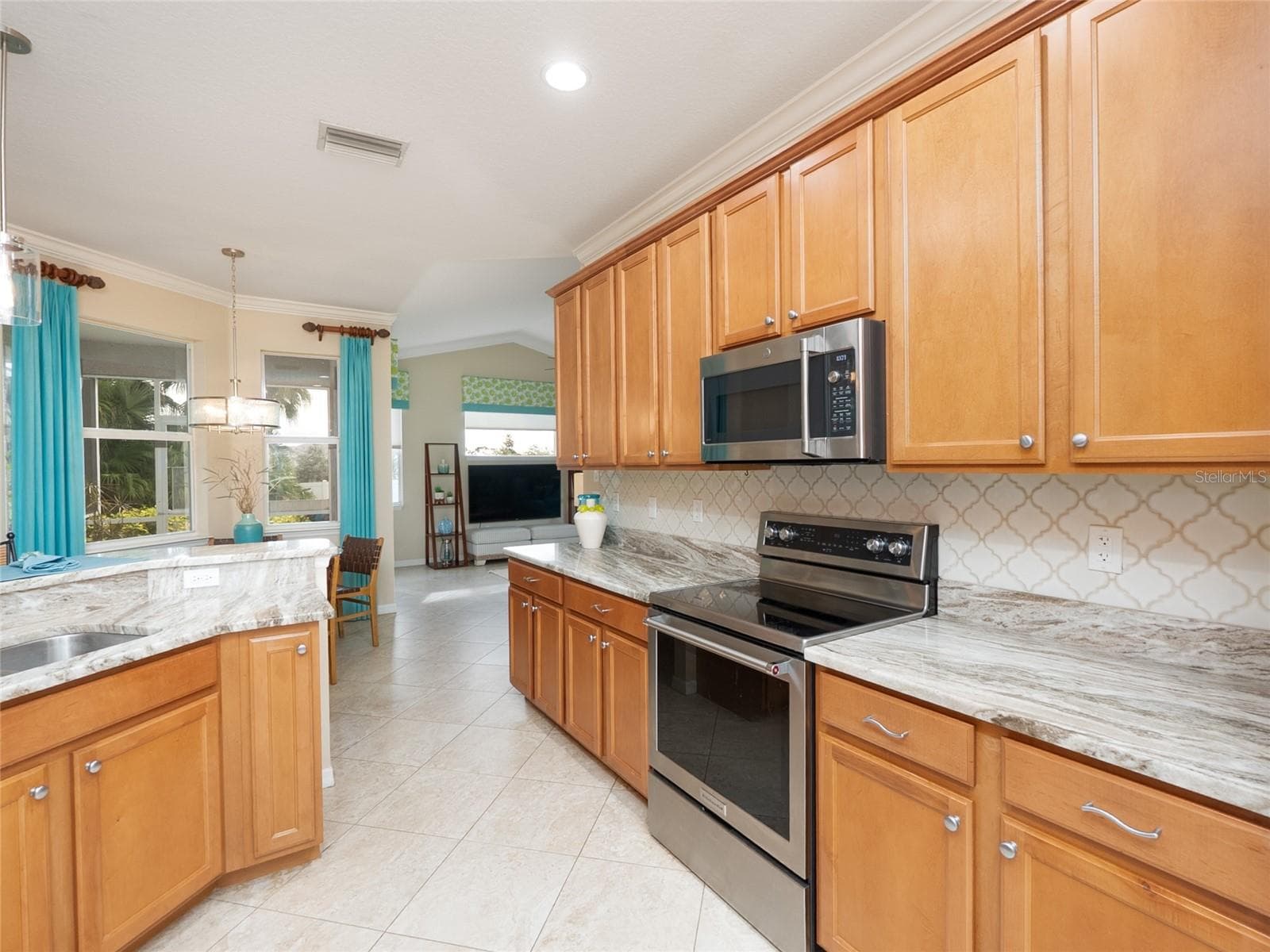 Single Family Residence at 872 CLEAR LAKE DR, ENGLEWOOD, photo 19 of 62