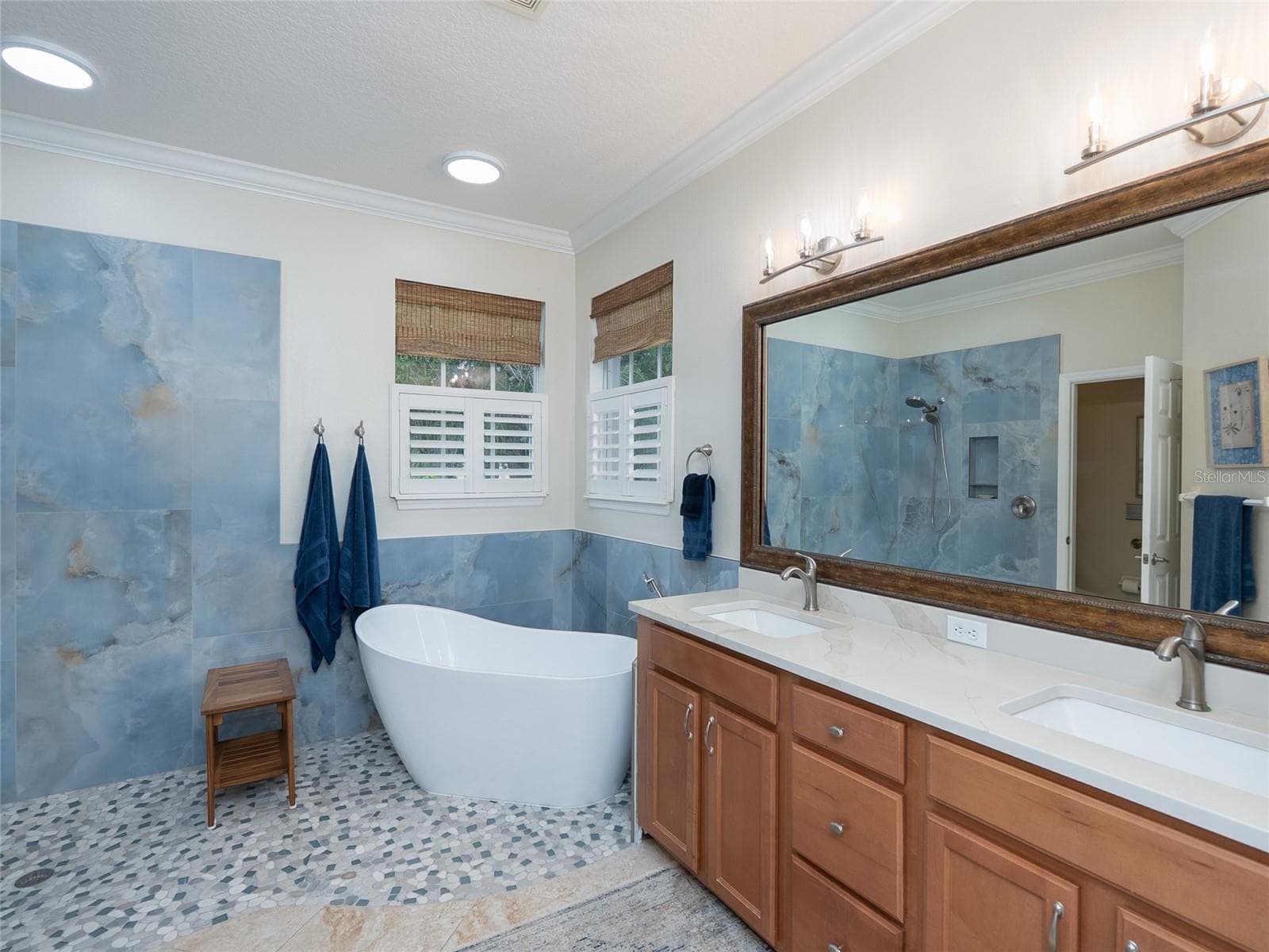 Single Family Residence at 872 CLEAR LAKE DR, ENGLEWOOD, photo 35 of 62