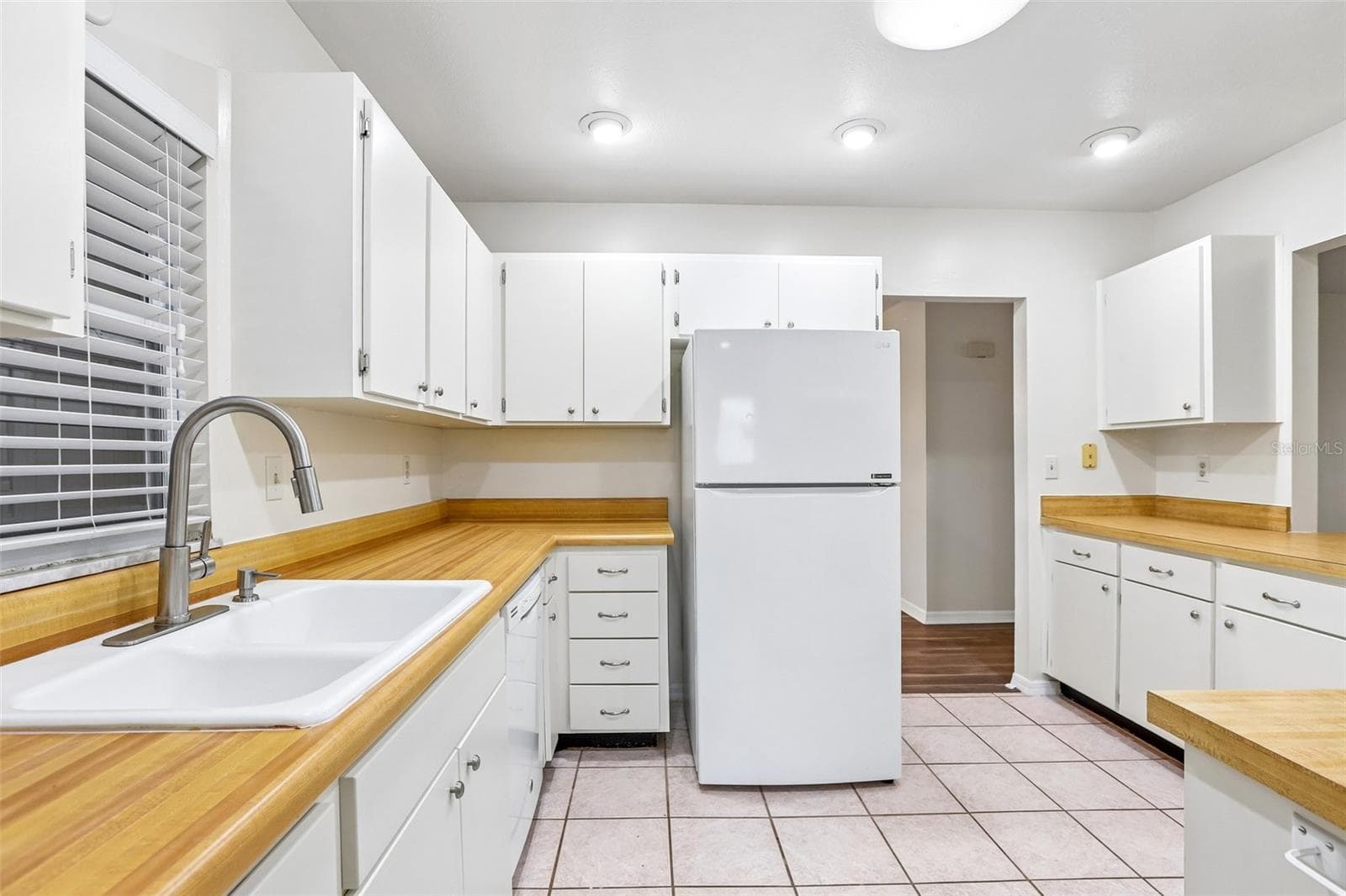 Single Family Residence at 104 CACTUSFLOWER LN, SUN CITY CENTER, photo 22 of 66