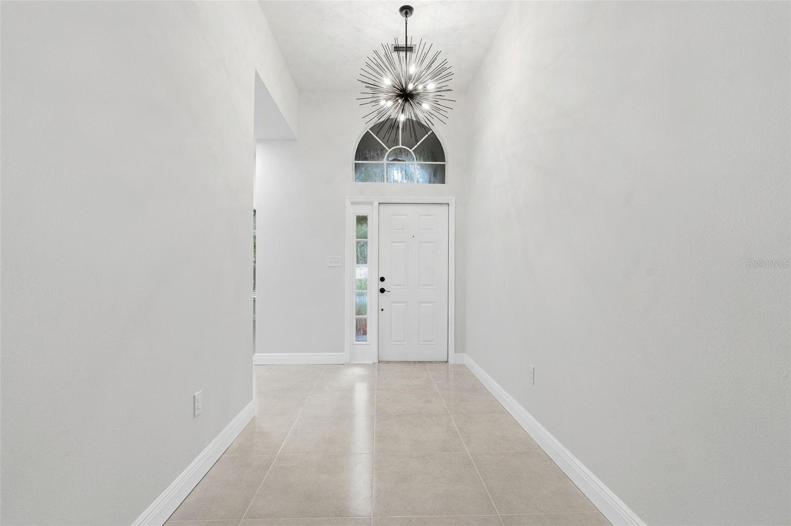 Single Family Residence at 8201 CYPRESS BREEZE WAY, TAMPA, photo 2 of 37