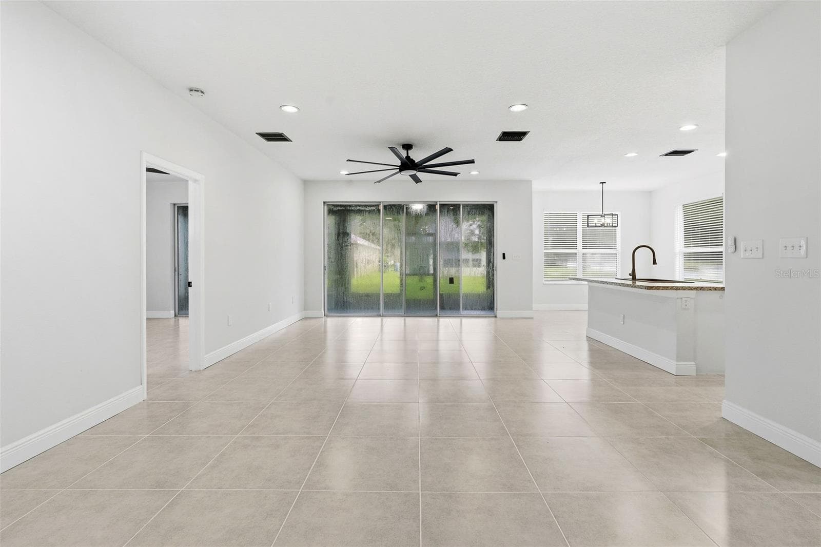 Single Family Residence at 8201 CYPRESS BREEZE WAY, TAMPA, photo 4 of 37
