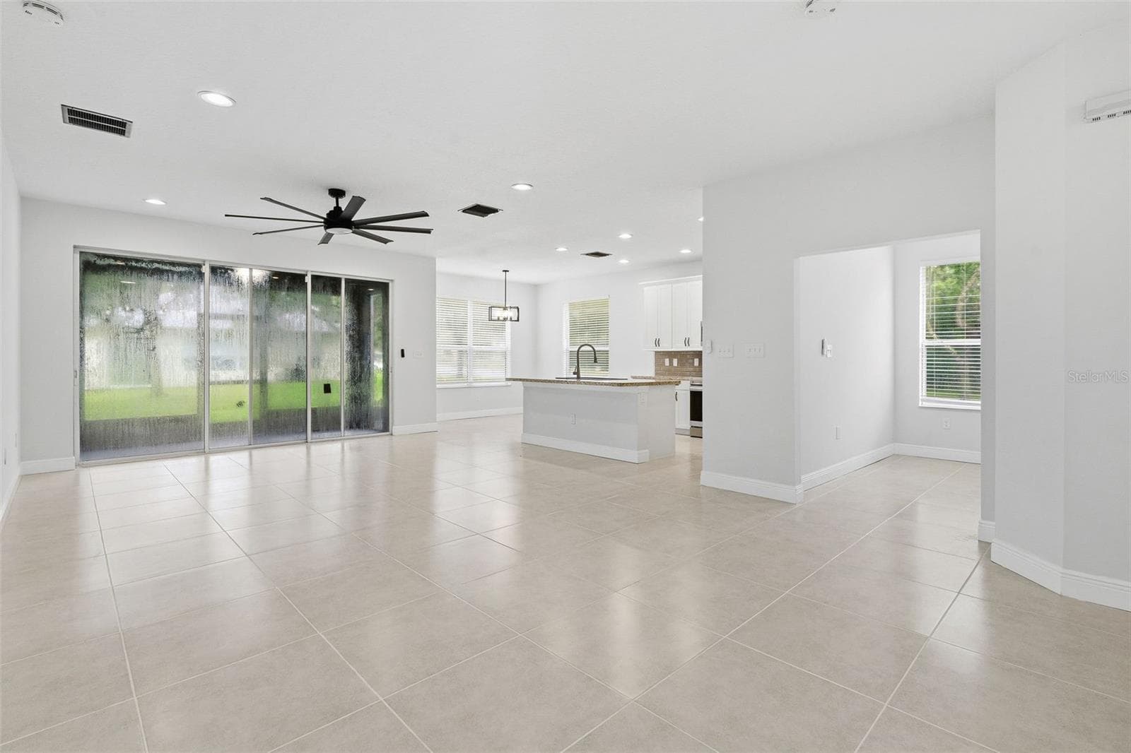 Single Family Residence at 8201 CYPRESS BREEZE WAY, TAMPA, photo 5 of 37