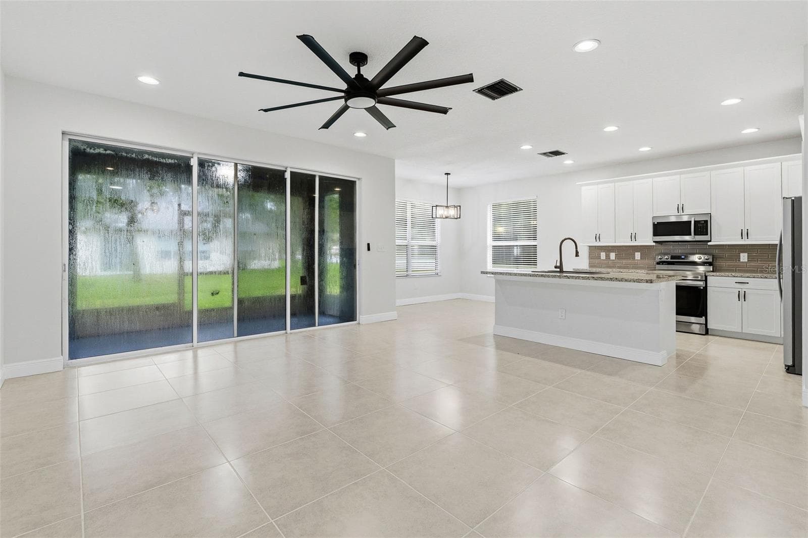 Single Family Residence at 8201 CYPRESS BREEZE WAY, TAMPA, photo 8 of 37