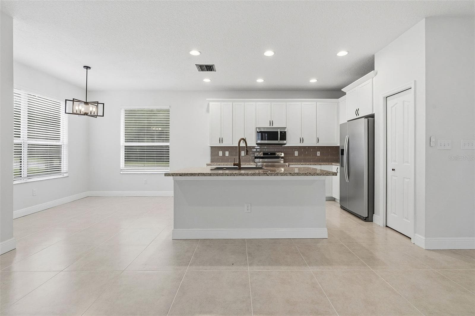 Single Family Residence at 8201 CYPRESS BREEZE WAY, TAMPA, photo 10 of 37