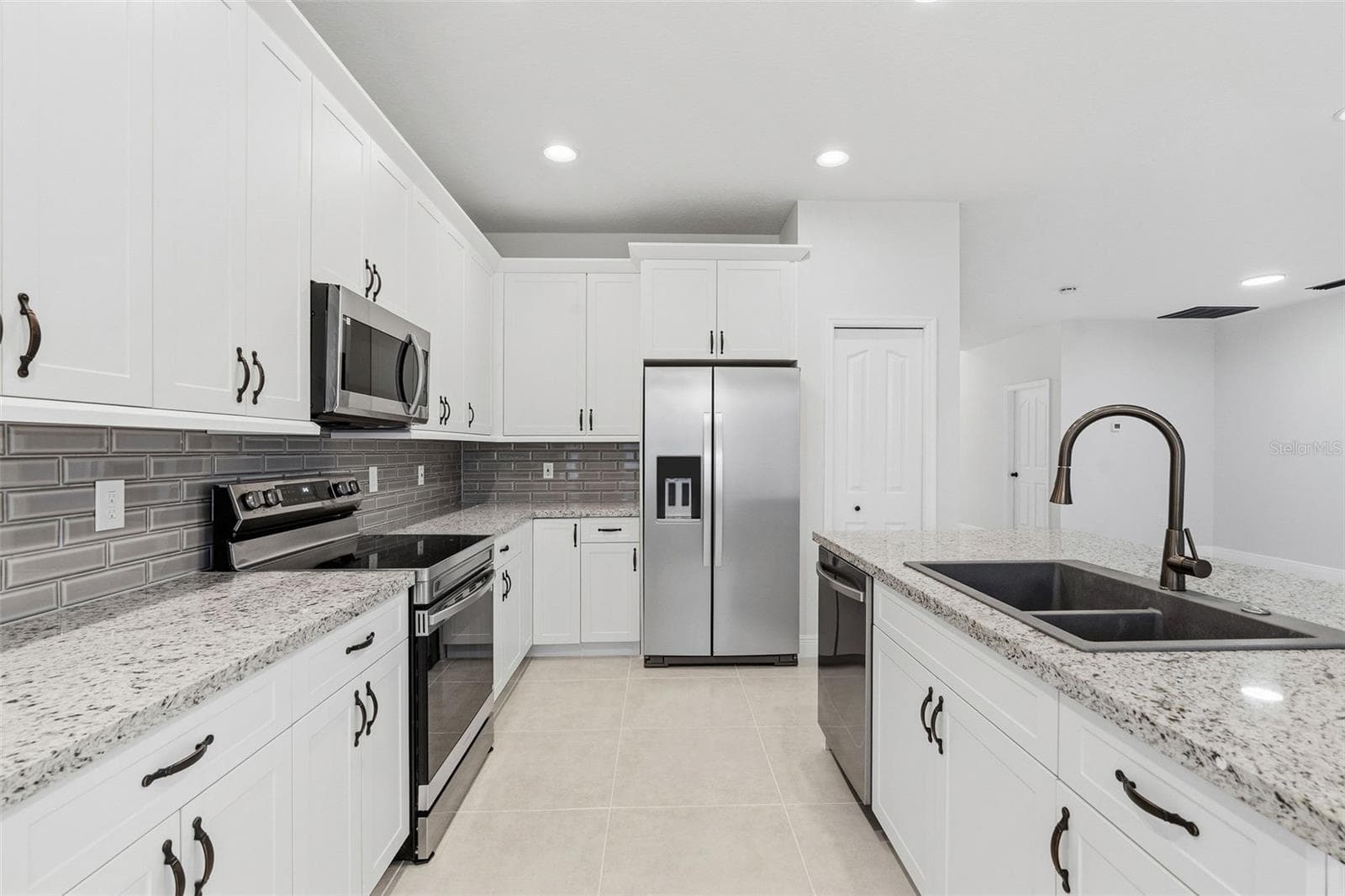 Single Family Residence at 8201 CYPRESS BREEZE WAY, TAMPA, photo 15 of 37