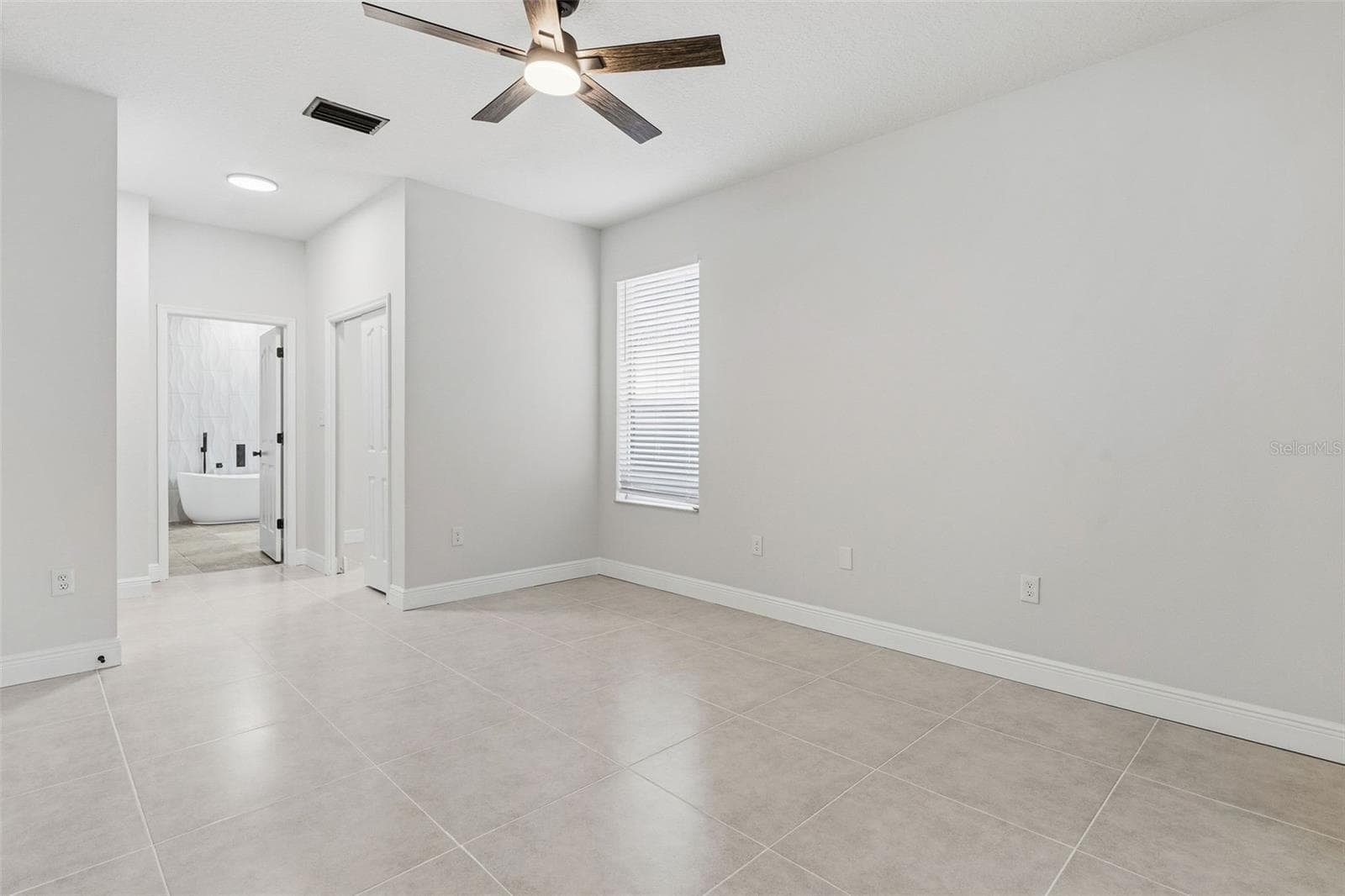 Single Family Residence at 8201 CYPRESS BREEZE WAY, TAMPA, photo 18 of 37