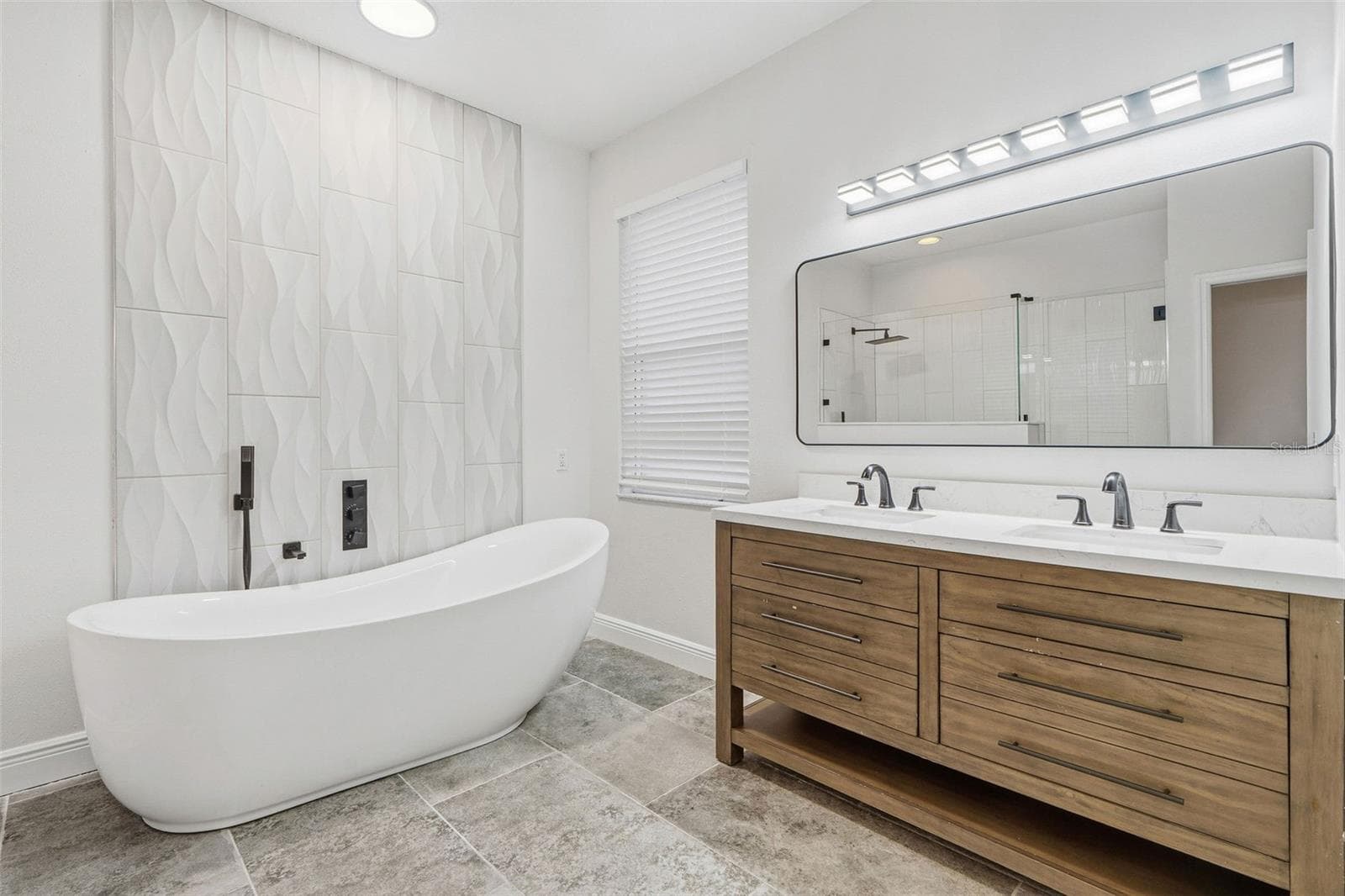 Single Family Residence at 8201 CYPRESS BREEZE WAY, TAMPA, photo 20 of 37