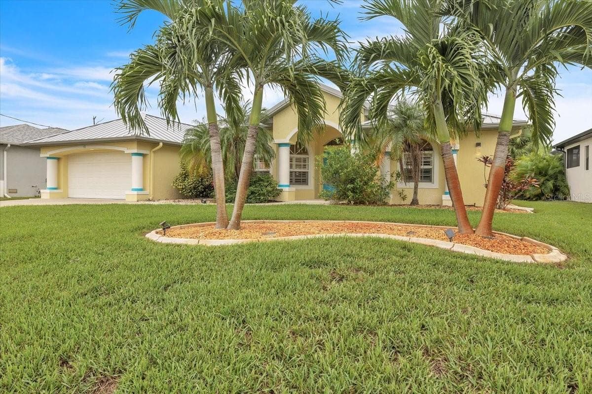 Single Family Residence at 12 TOURNAMENT RD, ROTONDA WEST, photo 7 of 86