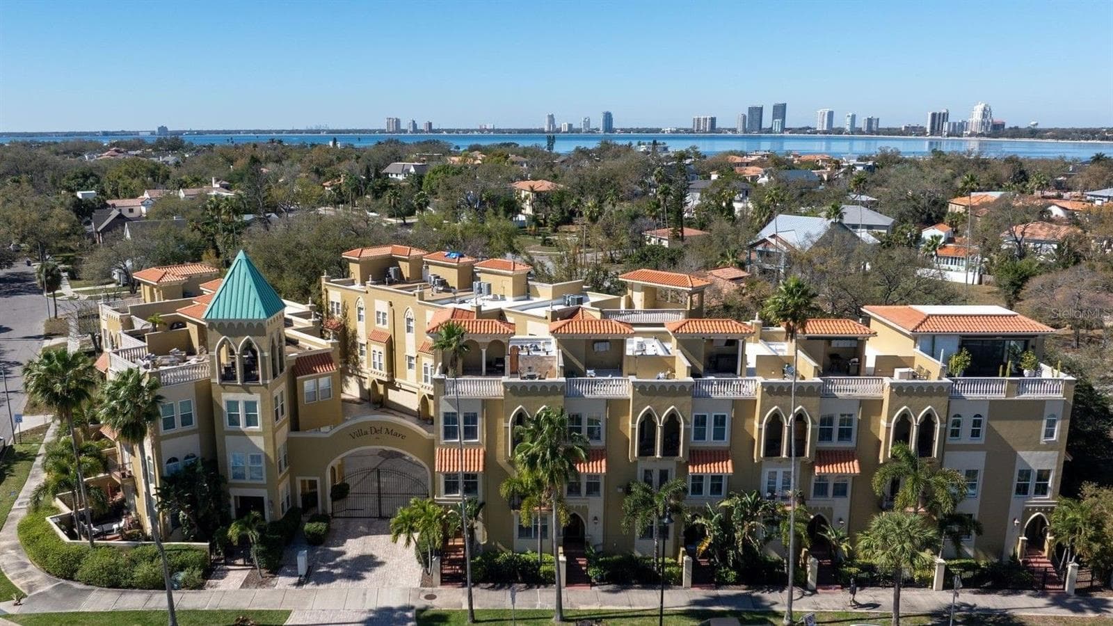 114 E DAVIS BLVD #4
