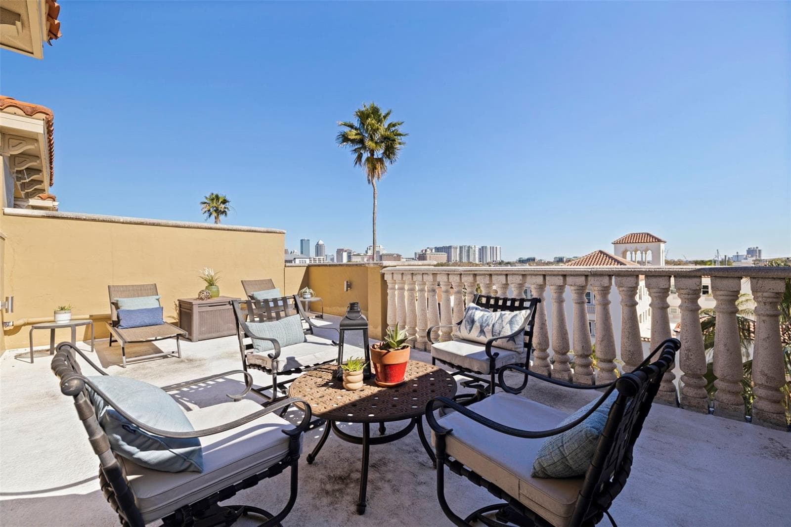 Townhouse at 114 E DAVIS BLVD #4, TAMPA, photo 11 of 50