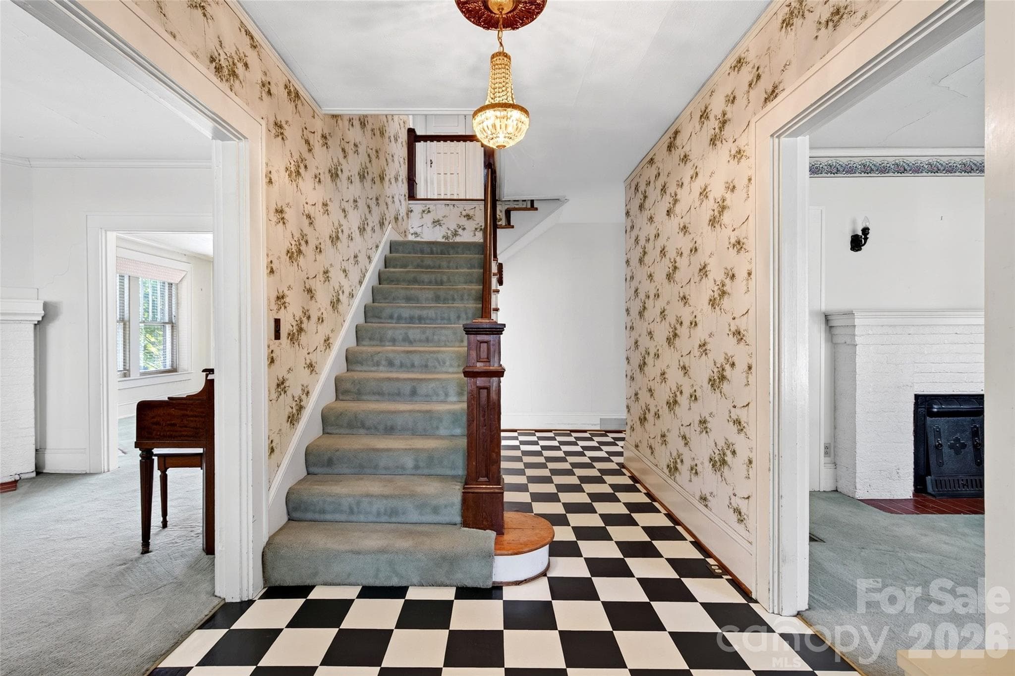 Just inside the front door - 606 Rutherford Road, Marion