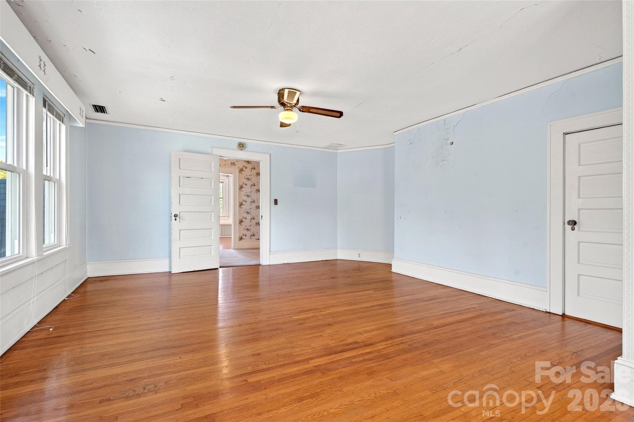 Primary Bedroom, looking towards hall - 606 Rutherford Road, Marion