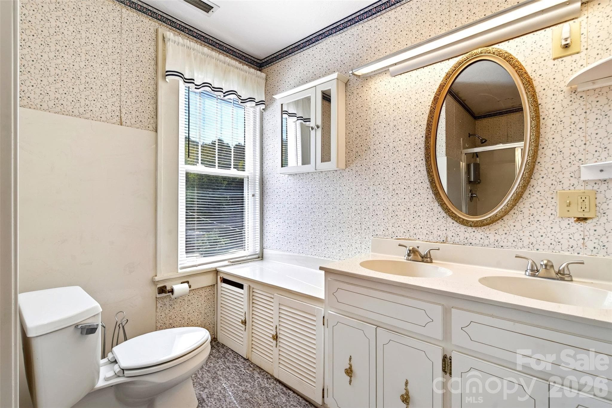 Upstairs Bath - 606 Rutherford Road, Marion