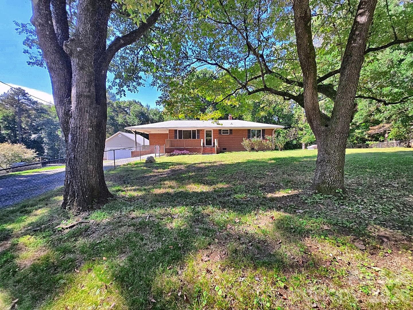 1627 W Lakewood Drive