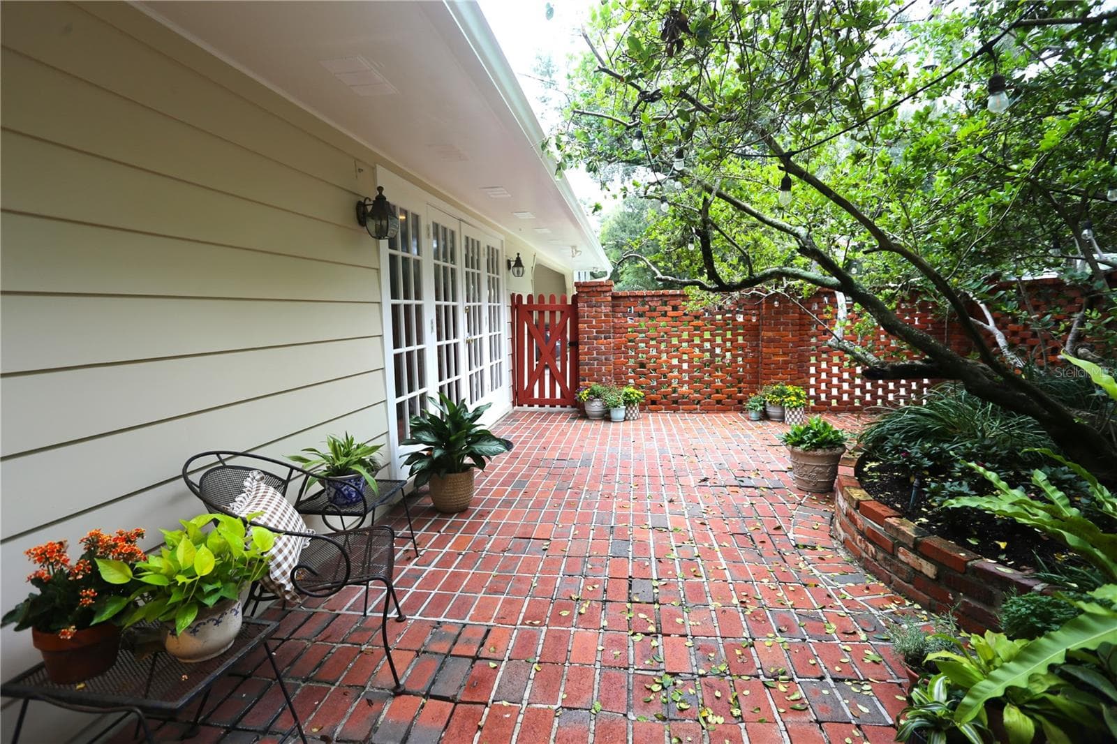 Spacious Courtyard - 4414 W WATROUS AVE, TAMPA