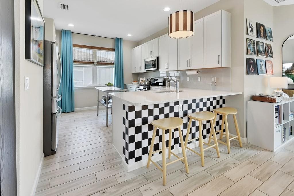 Single Family Residence at 255 NORTHCOTE CT, DELAND, photo 11 of 52