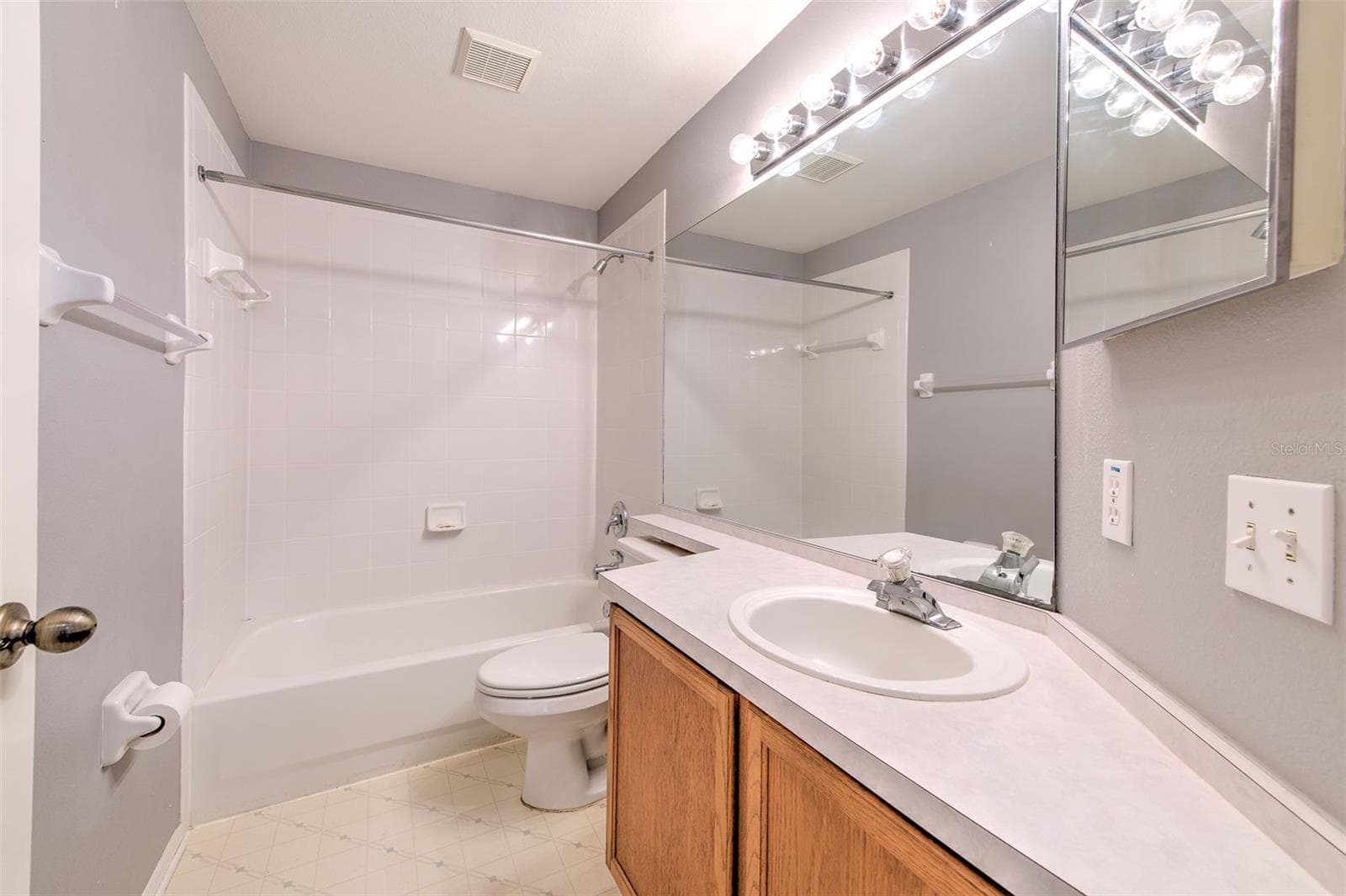 Single Family Residence at 235 LAKEWAY LN, APOLLO BEACH, photo 15 of 36