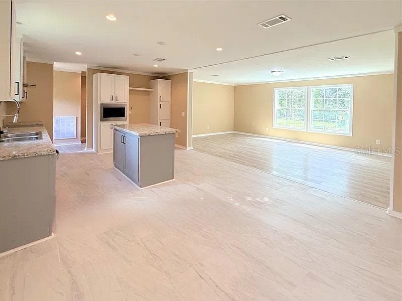 Manufactured Home at 8143 TEXAS ST, JACKSONVILLE, photo 3 of 22