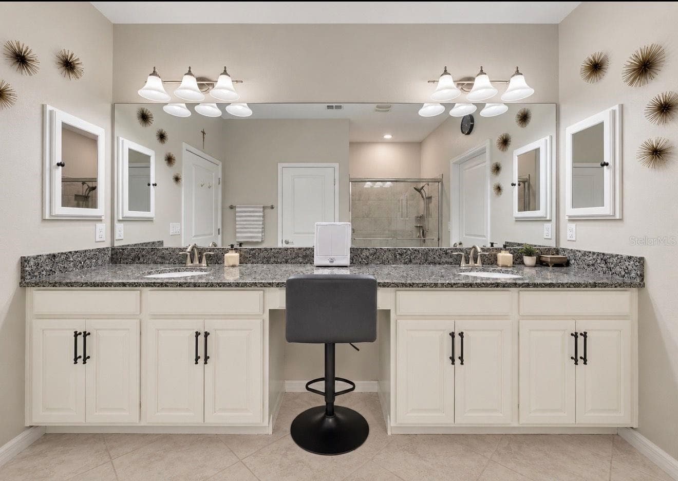 Double vanity - 16835 WHISPER ELM ST, WIMAUMA