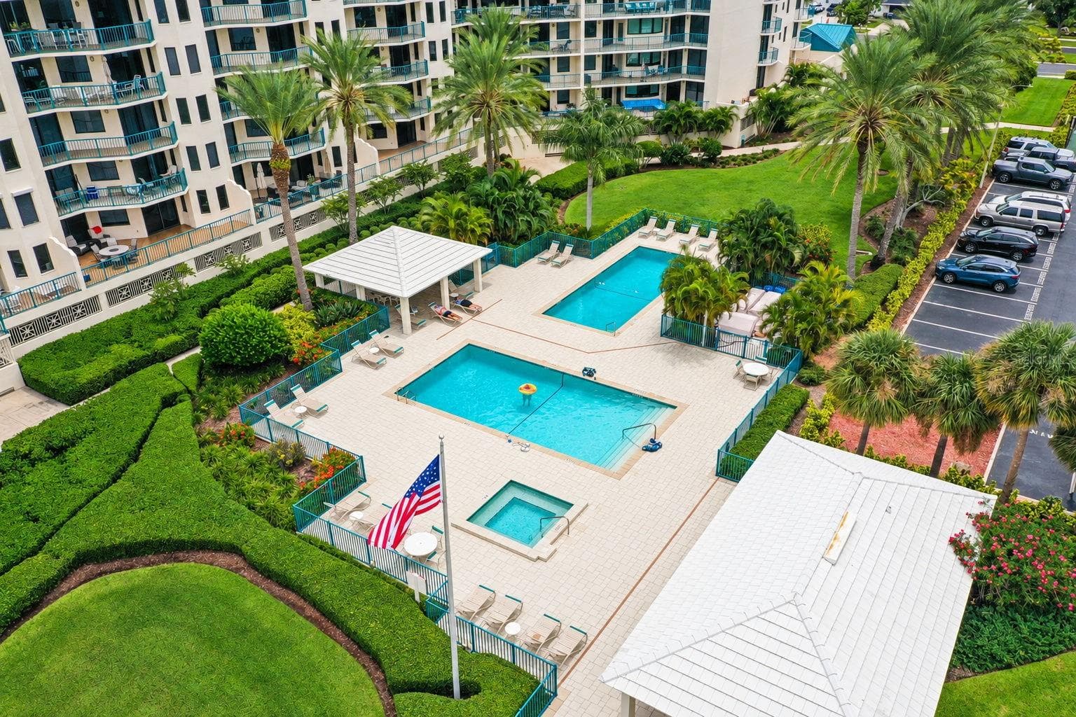 Use of 2 pools and spa at the building next door - 690 ISLAND WAY #606, CLEARWATER