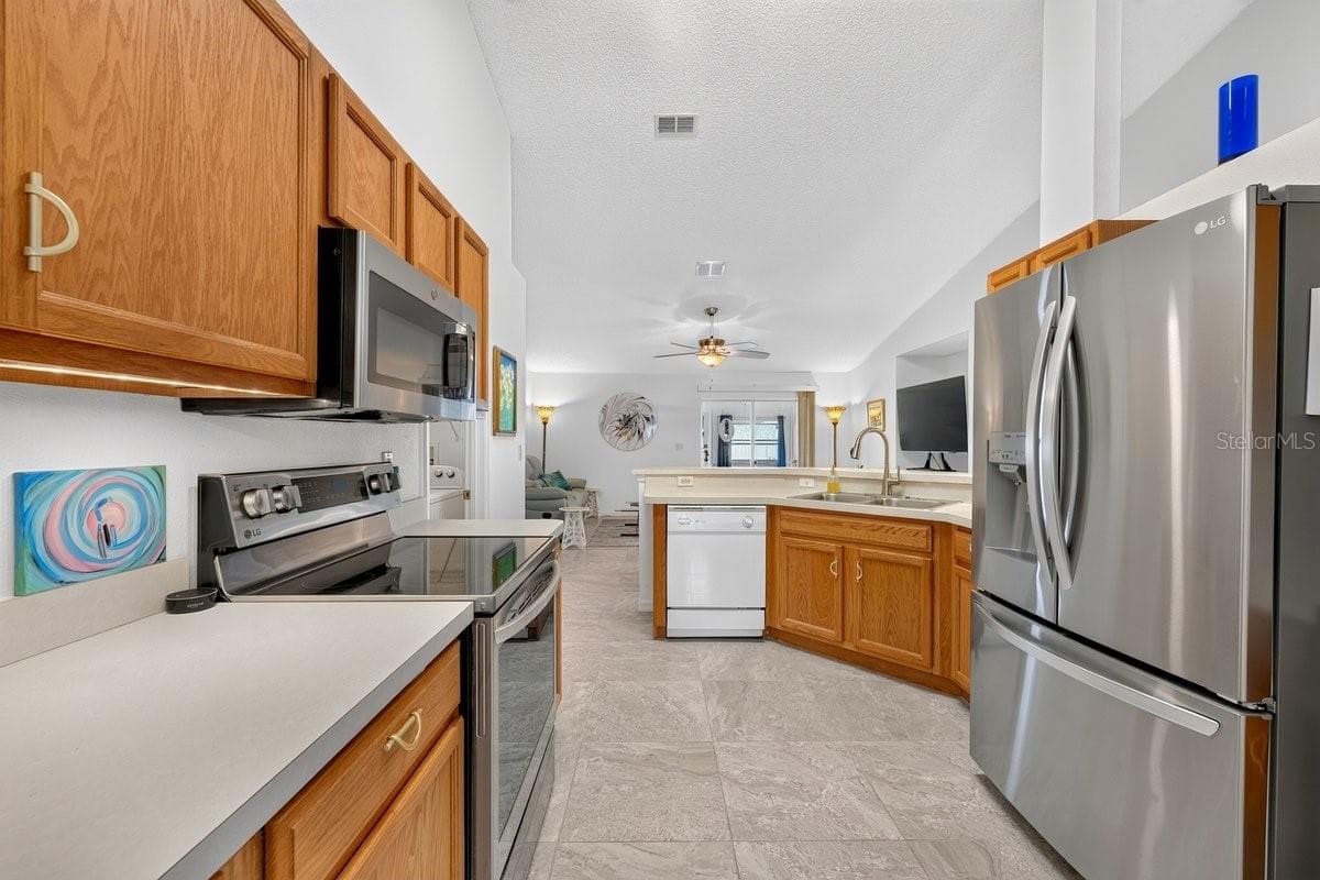 Single Family Residence at 2718 TAMARIND DR, EDGEWATER, photo 9 of 47