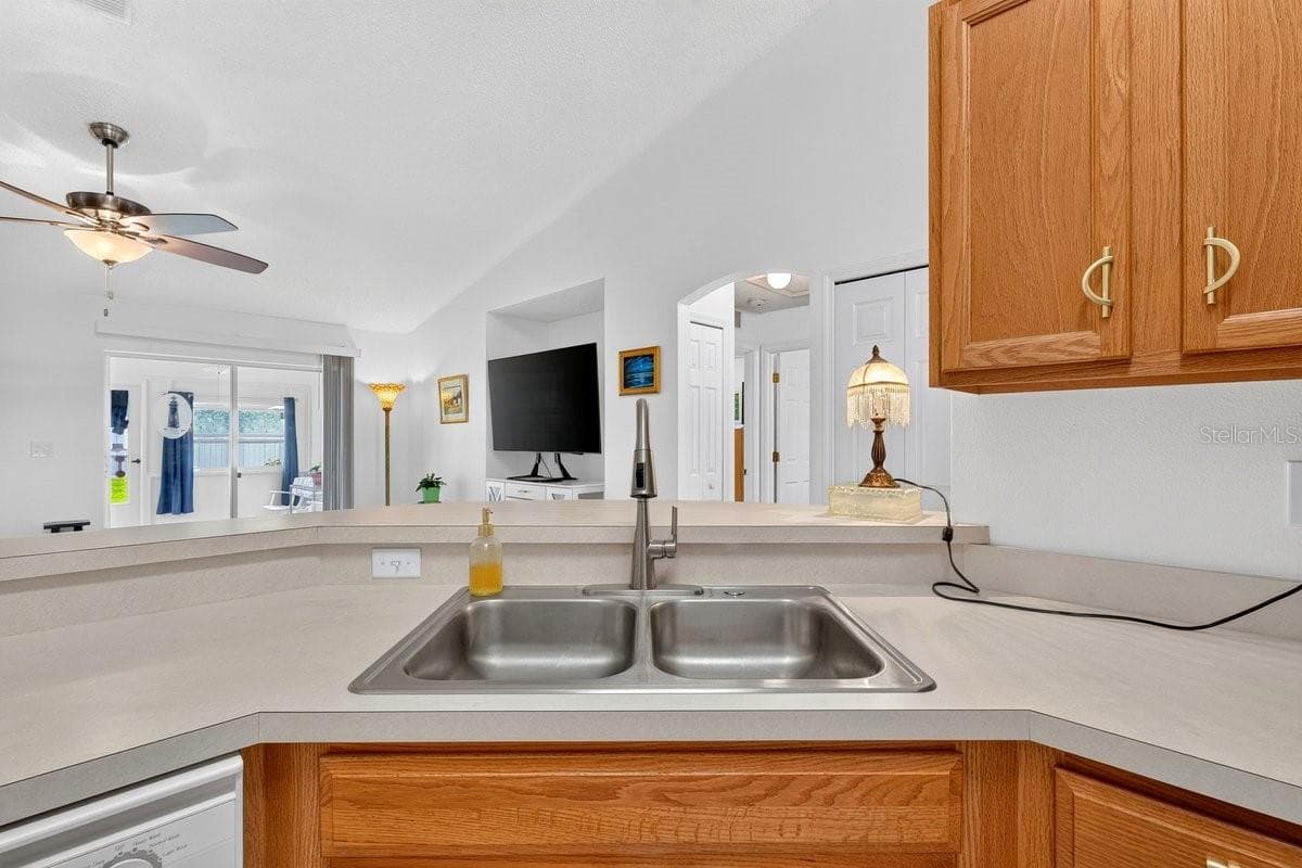 Single Family Residence at 2718 TAMARIND DR, EDGEWATER, photo 11 of 47