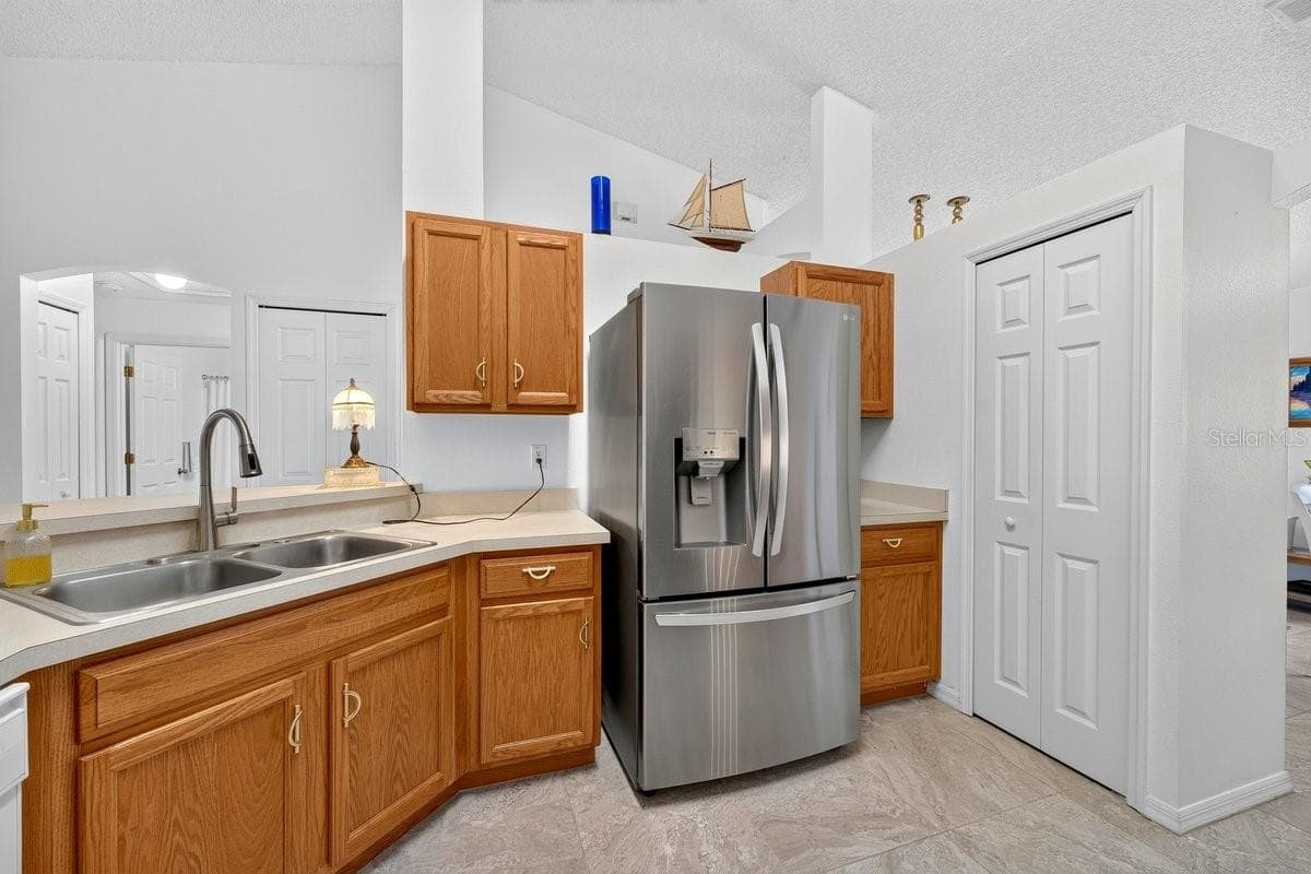Single Family Residence at 2718 TAMARIND DR, EDGEWATER, photo 12 of 47