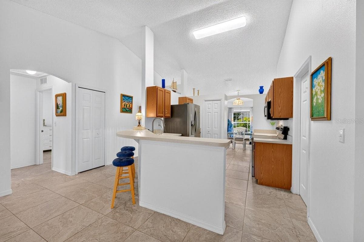 Single Family Residence at 2718 TAMARIND DR, EDGEWATER, photo 13 of 47