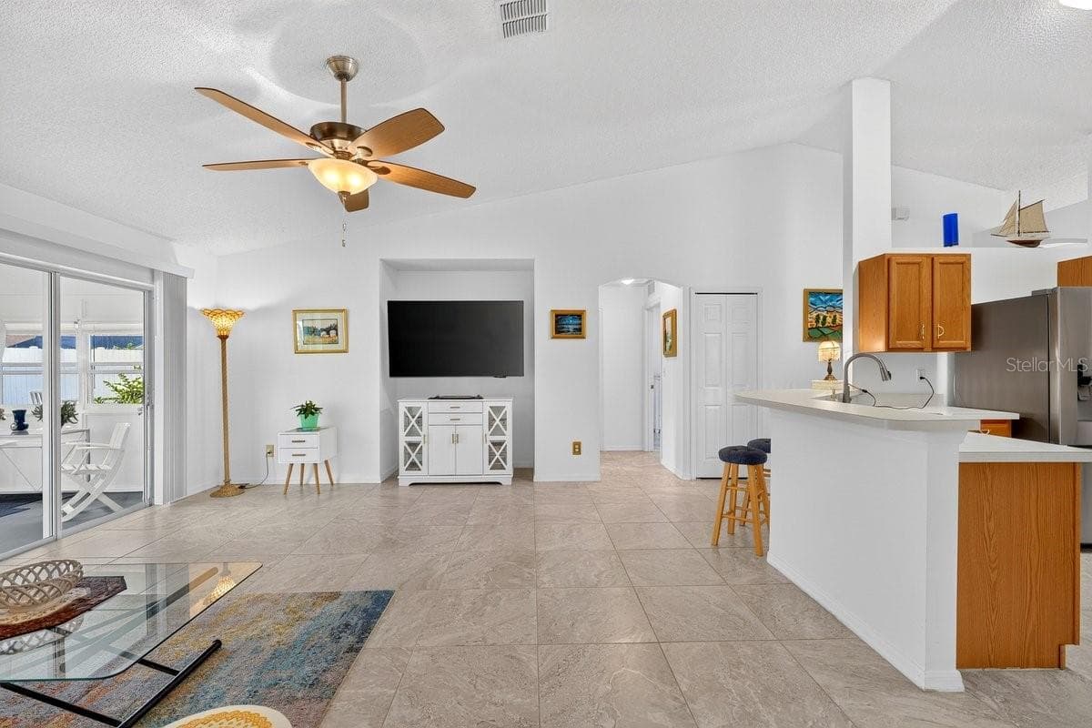 Single Family Residence at 2718 TAMARIND DR, EDGEWATER, photo 16 of 47