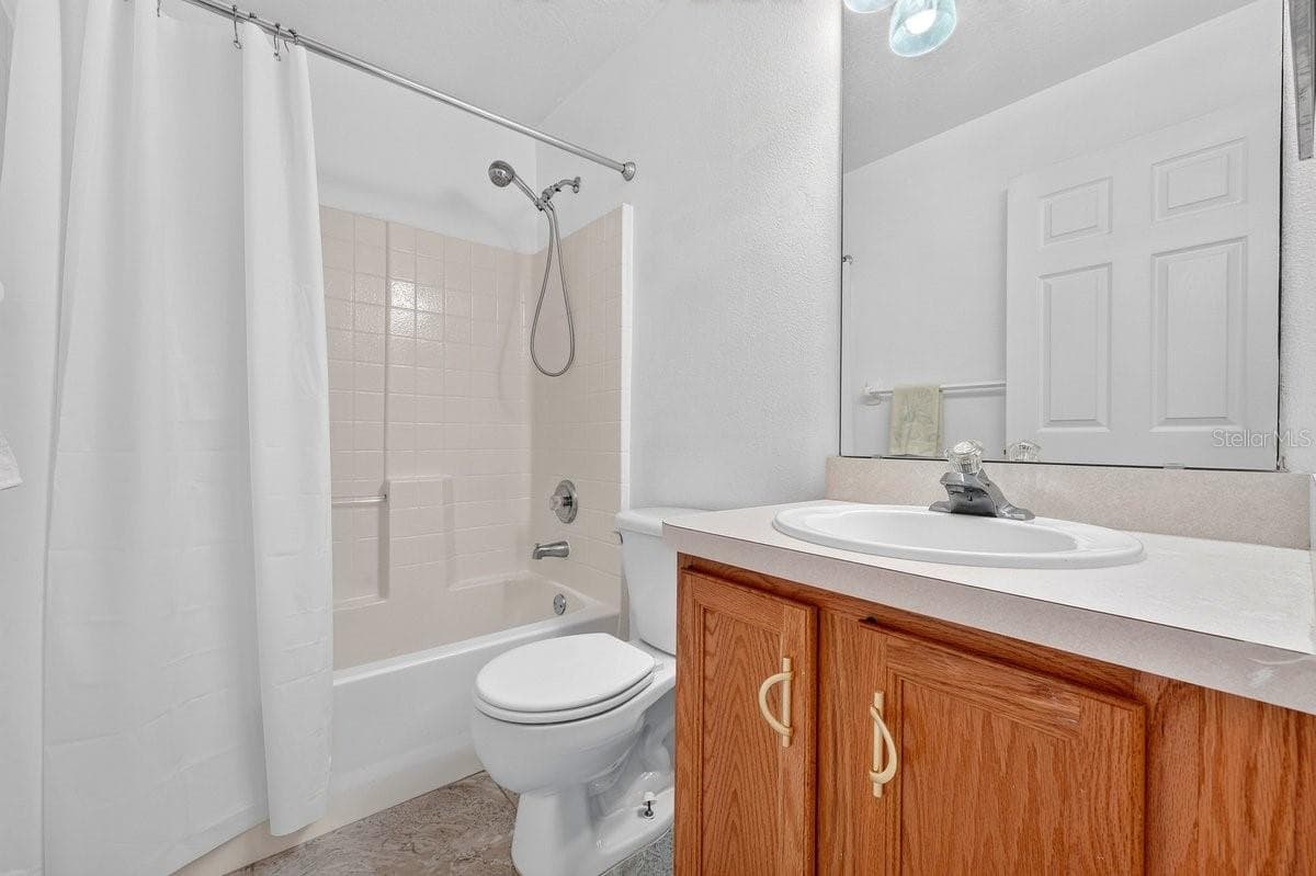 Single Family Residence at 2718 TAMARIND DR, EDGEWATER, photo 19 of 47