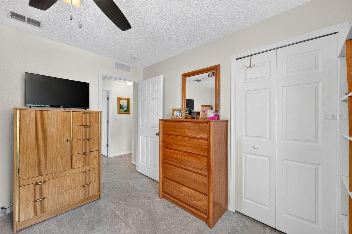 Single Family Residence at 2718 TAMARIND DR, EDGEWATER, photo 23 of 47