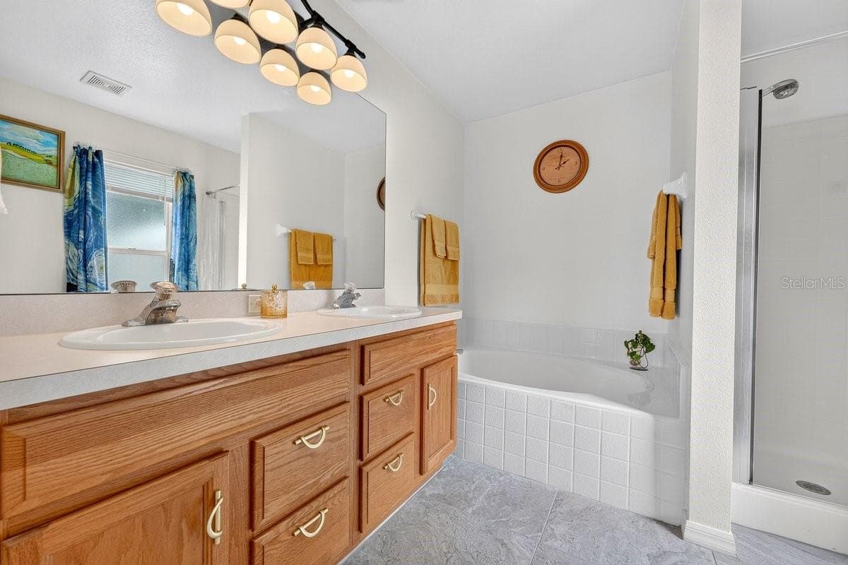 Single Family Residence at 2718 TAMARIND DR, EDGEWATER, photo 27 of 47