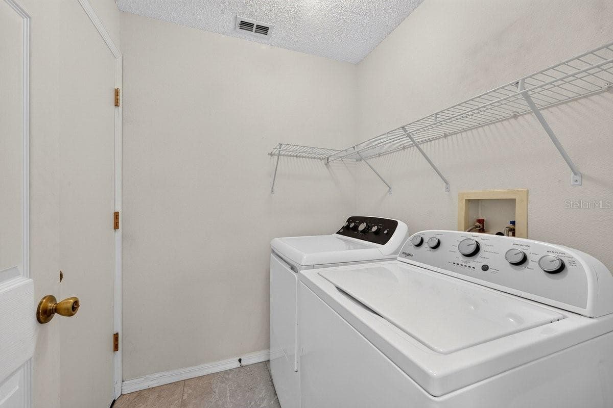 Single Family Residence at 2718 TAMARIND DR, EDGEWATER, photo 33 of 47