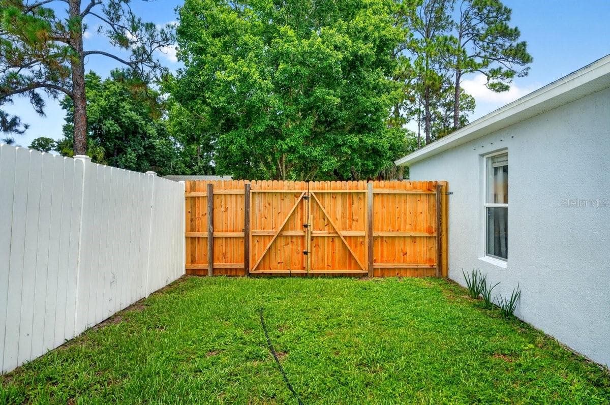 Single Family Residence at 2718 TAMARIND DR, EDGEWATER, photo 39 of 47