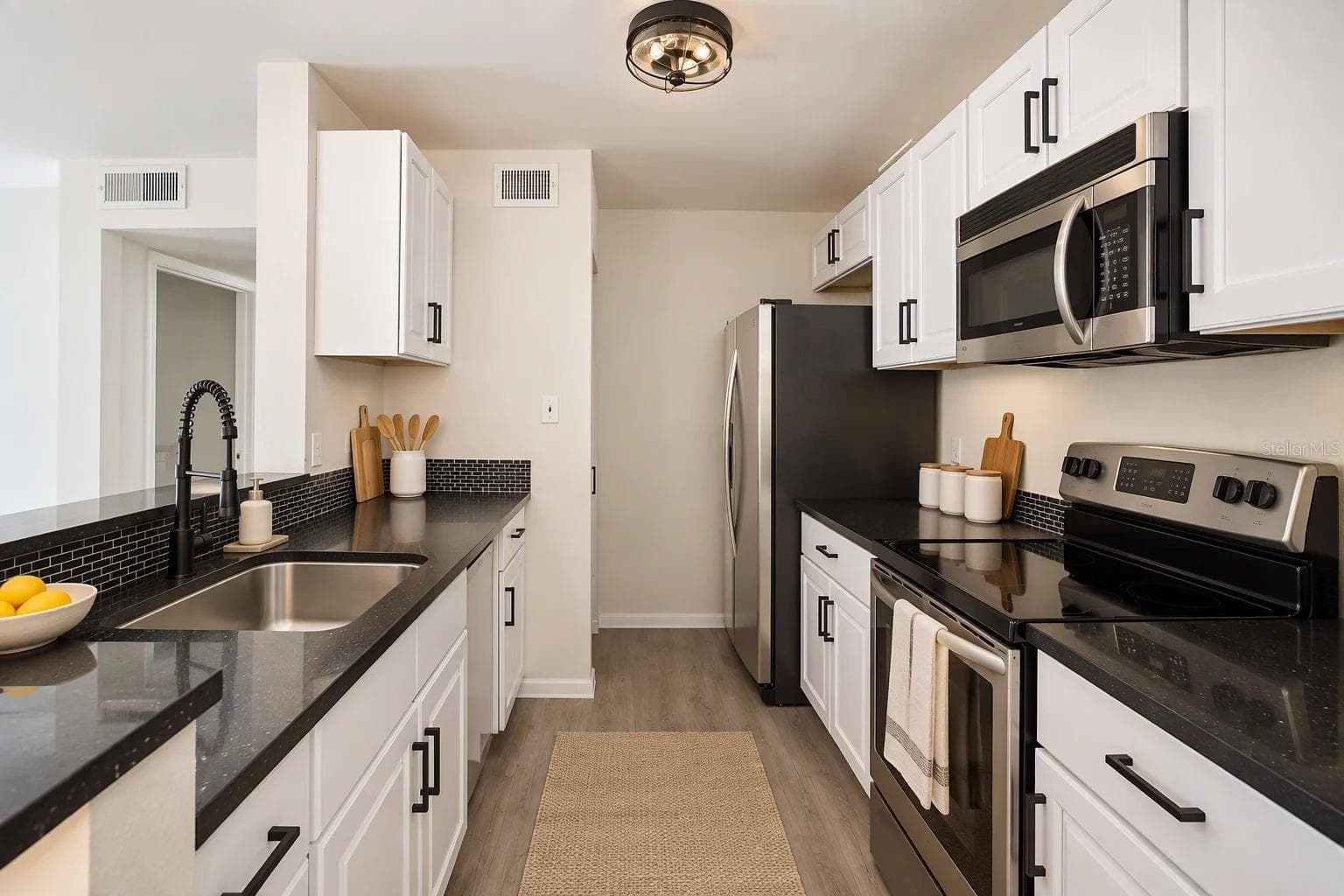 Condominium at 9481 HIGHLAND OAK DR #1801, TAMPA, photo 7 of 32