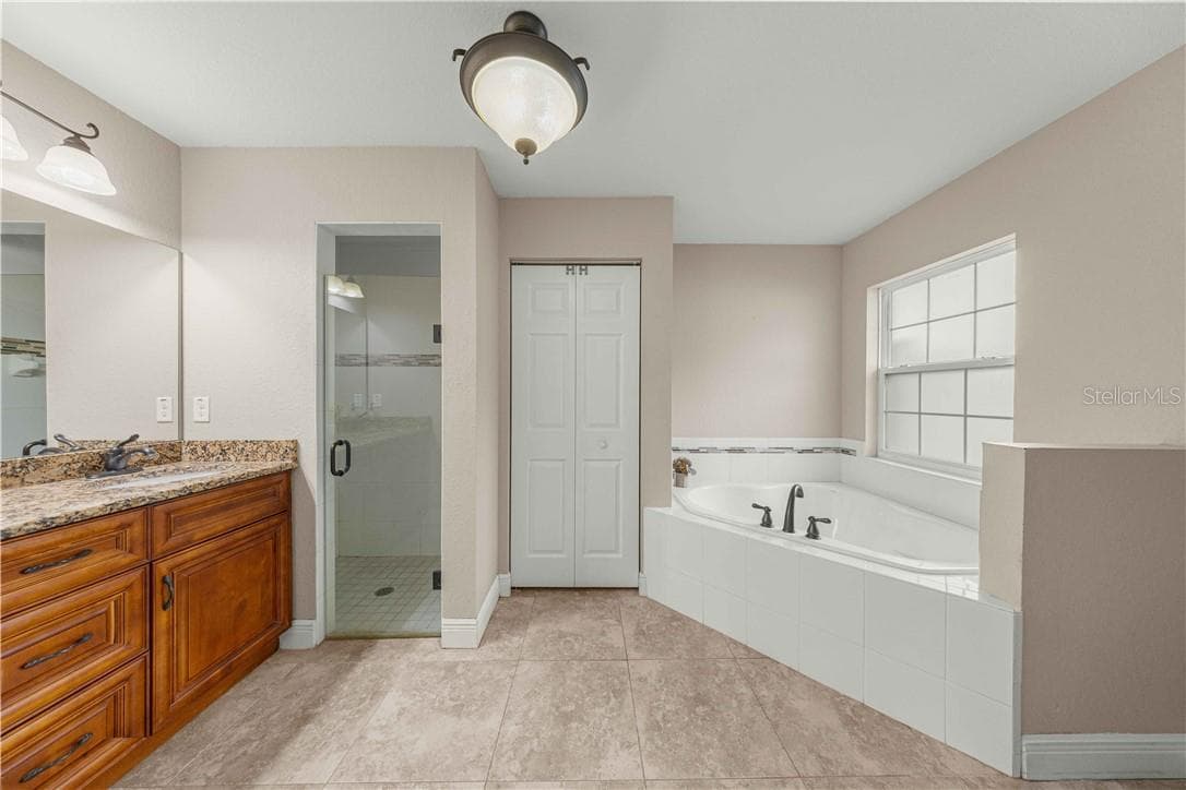 Primary Bathroom - 16376 SE 81st CT, SUMMERFIELD FL 34491