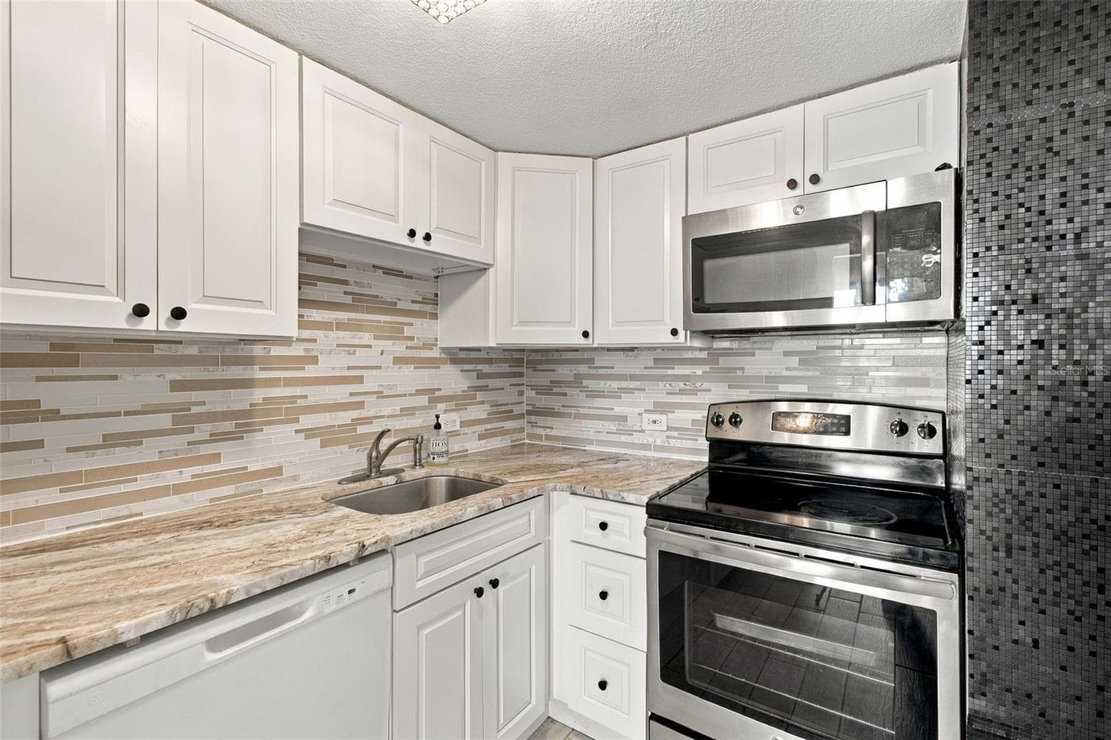 Kitchen - 4015 BAYSHORE BLVD #11A, TAMPA