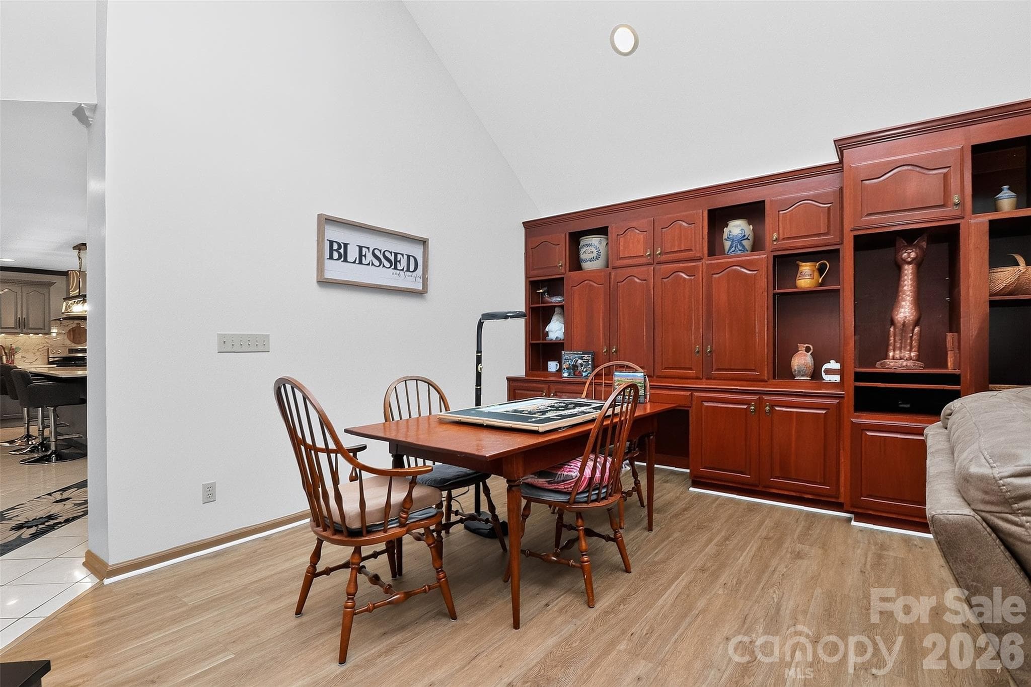 Single Family Residence at 525 Shoreline Drive, Lancaster, photo 11 of 45