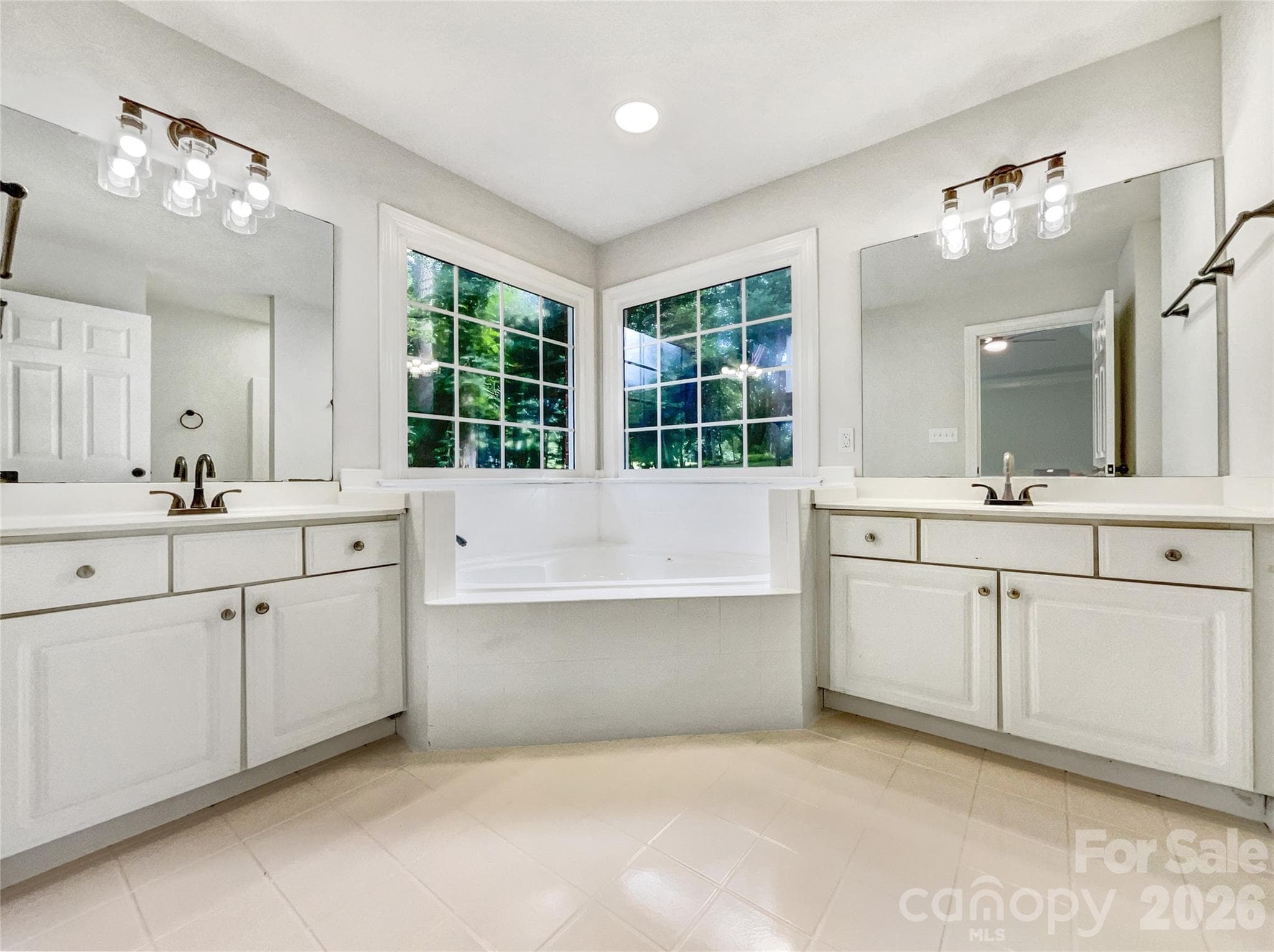 Single Family Residence at 8117 Shannon Woods Lane, Matthews, photo 16 of 48