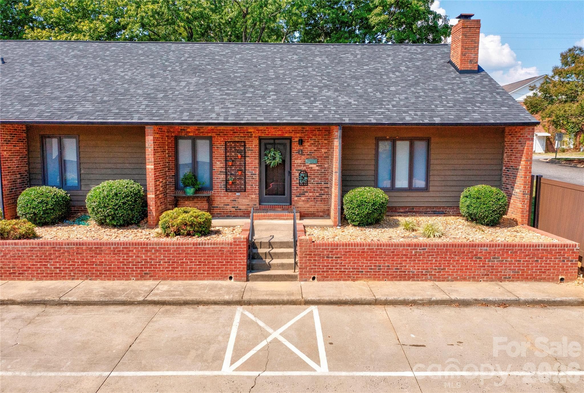 301 Pinkney Street