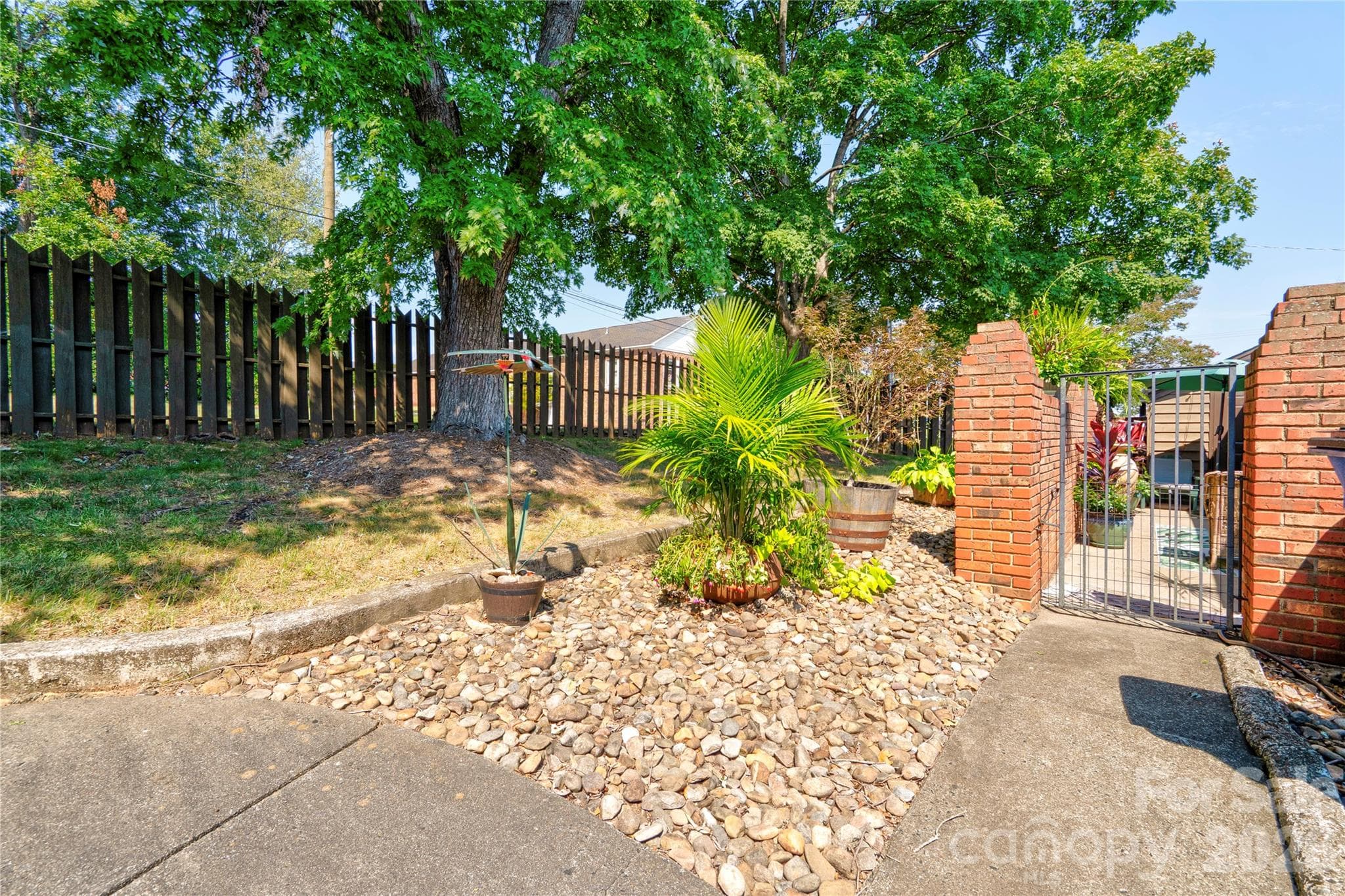 Enjoy the back yard that the HOA maintains. - 301 Pinkney Street, Shelby