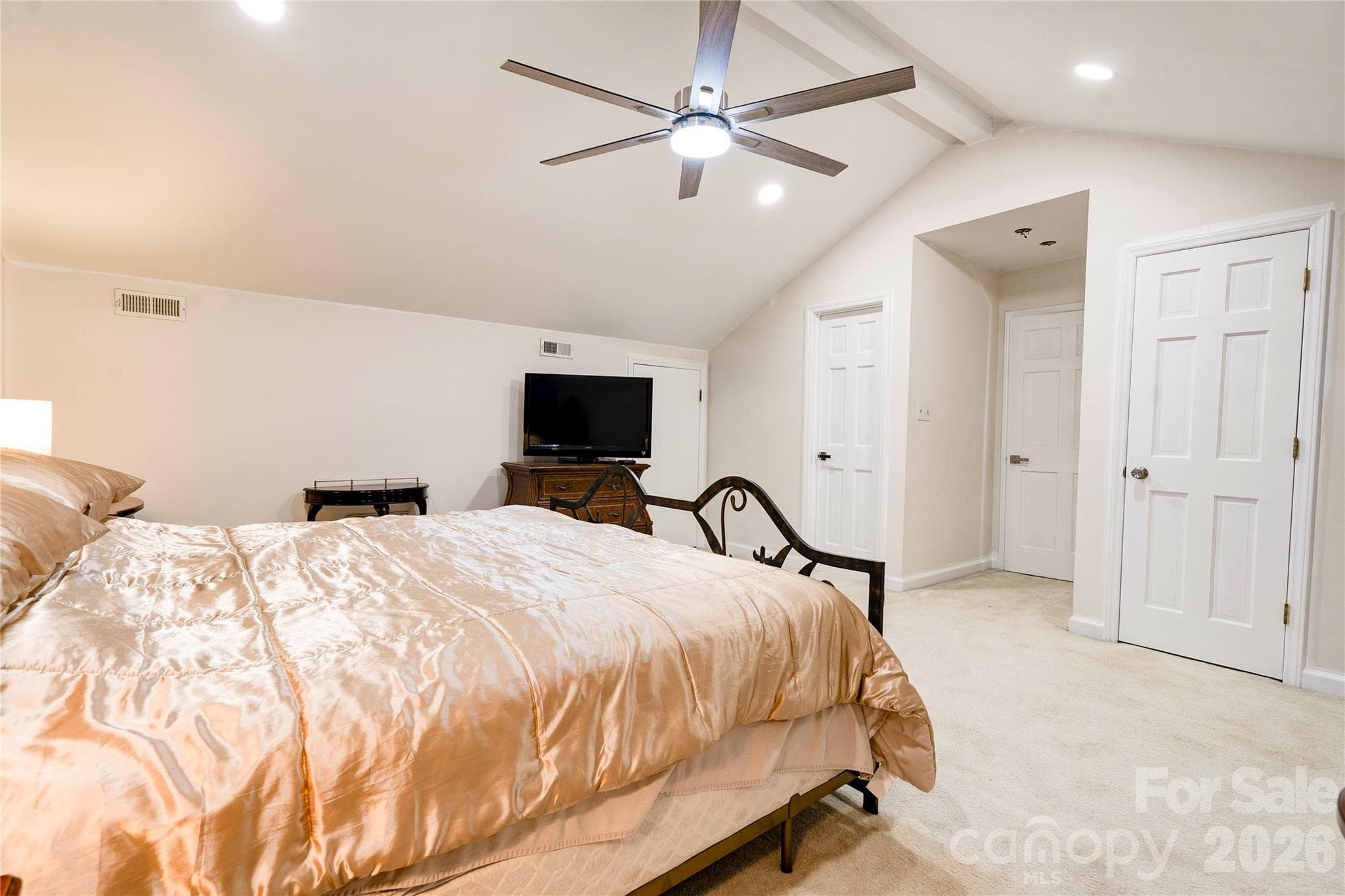 Upper level ensuite with walk-in closet and tons of storage area. - 301 Pinkney Street, Shelby