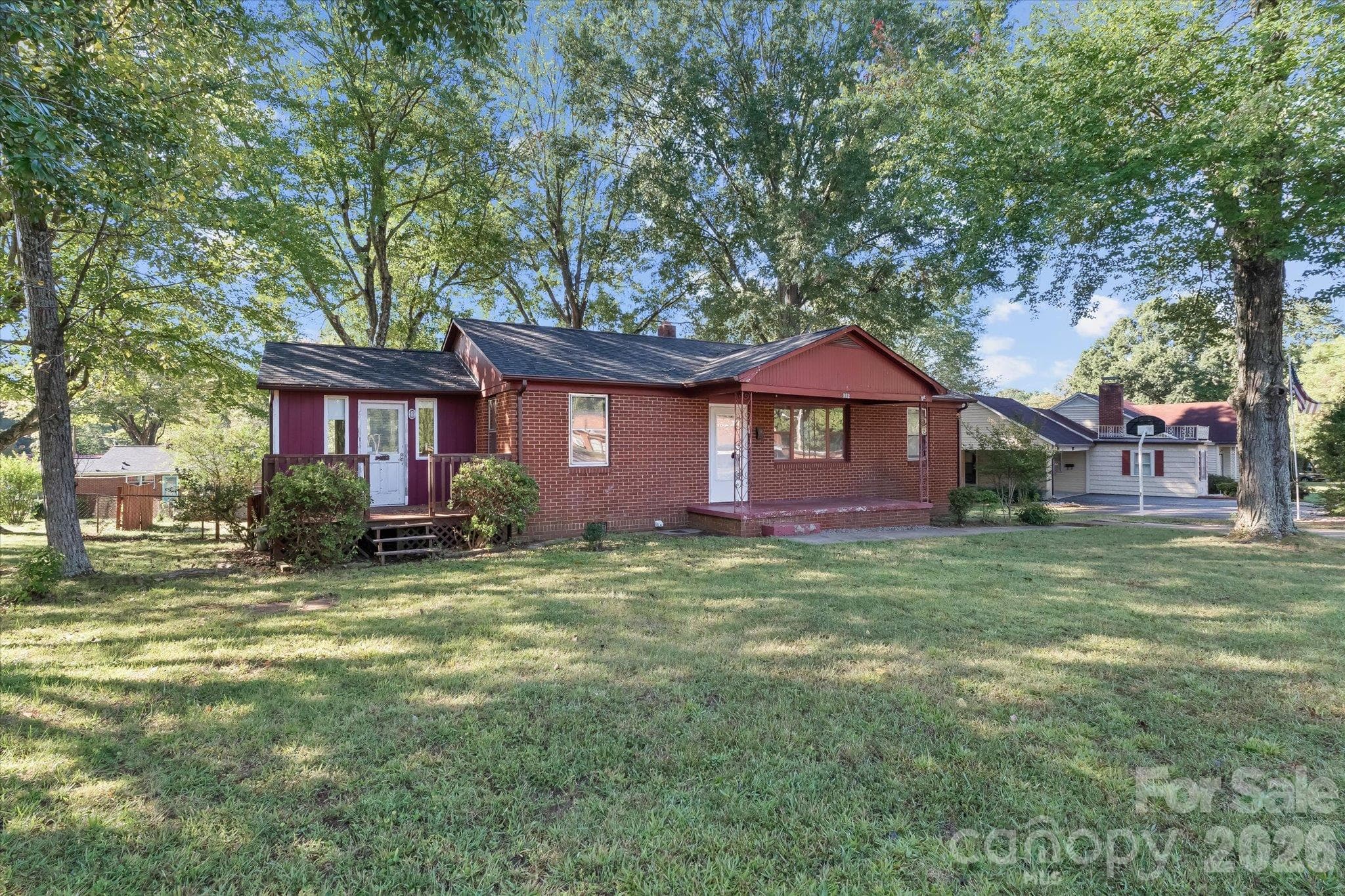 Single Family Residence at 322 Hartness Road, Statesville, photo 4 of 31