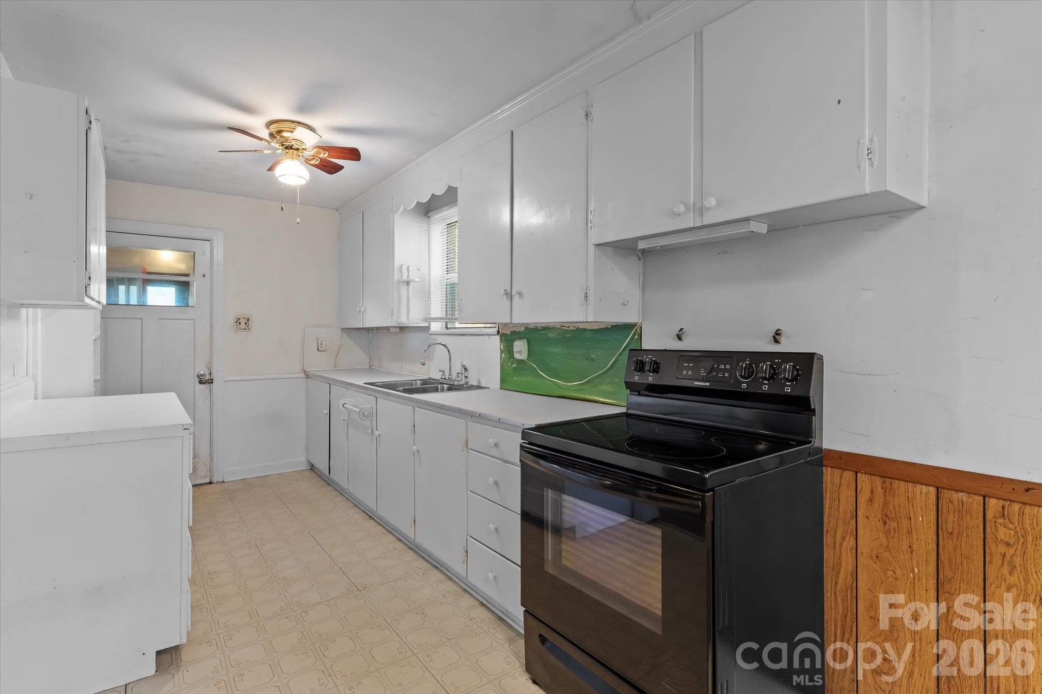 Single Family Residence at 322 Hartness Road, Statesville, photo 10 of 31